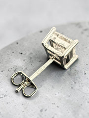 1 CT Princess-Cut Moissanite Stud Earrings – Gold or Silver, D Color VVS1