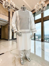 Medium Off White Machine Embroidery Yakhan Parahan Tunban – Premium Afghan Traditional Outfit