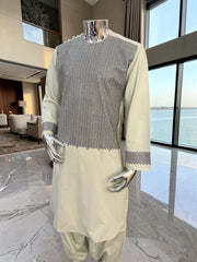 Medium Men’s Pistachio Green Perahan o Tunban with Charcoal Machine Embroidery – Traditional Afghan Outfit