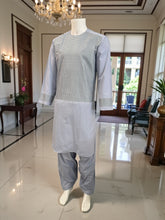 Small Men’s Cool pale lavender Parahan Tumban with Silver Embroidery – Afghan Traditional Outfit