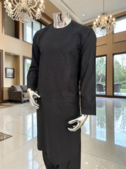 Medium Black Afghan Kameez with Machine Embroidery | Traditional Men’s Parahan Tunban