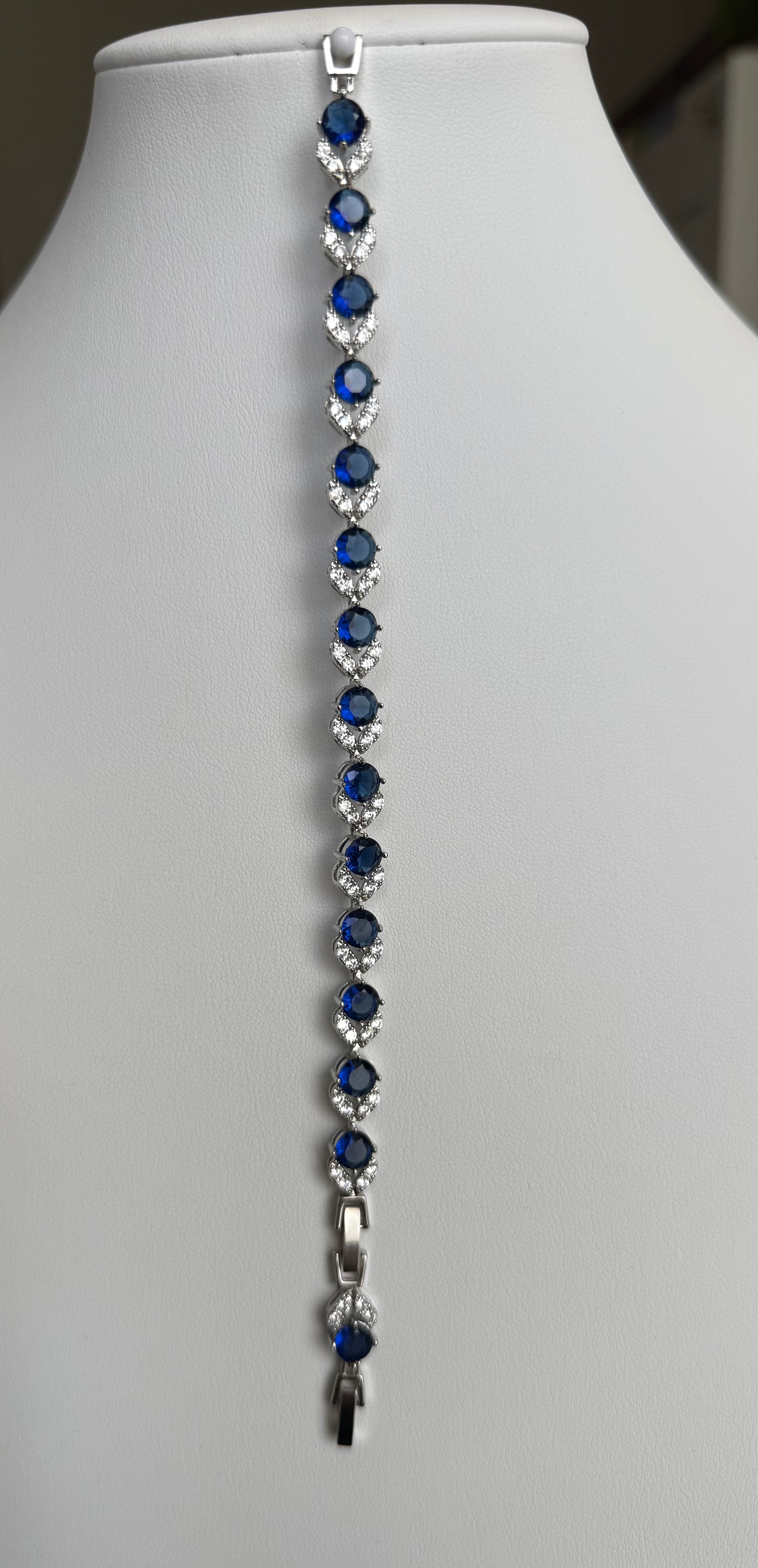 Royal Blue Crystal Leaf Link Bracelet – Silver Tone Elegant Statement Jewelry 7104