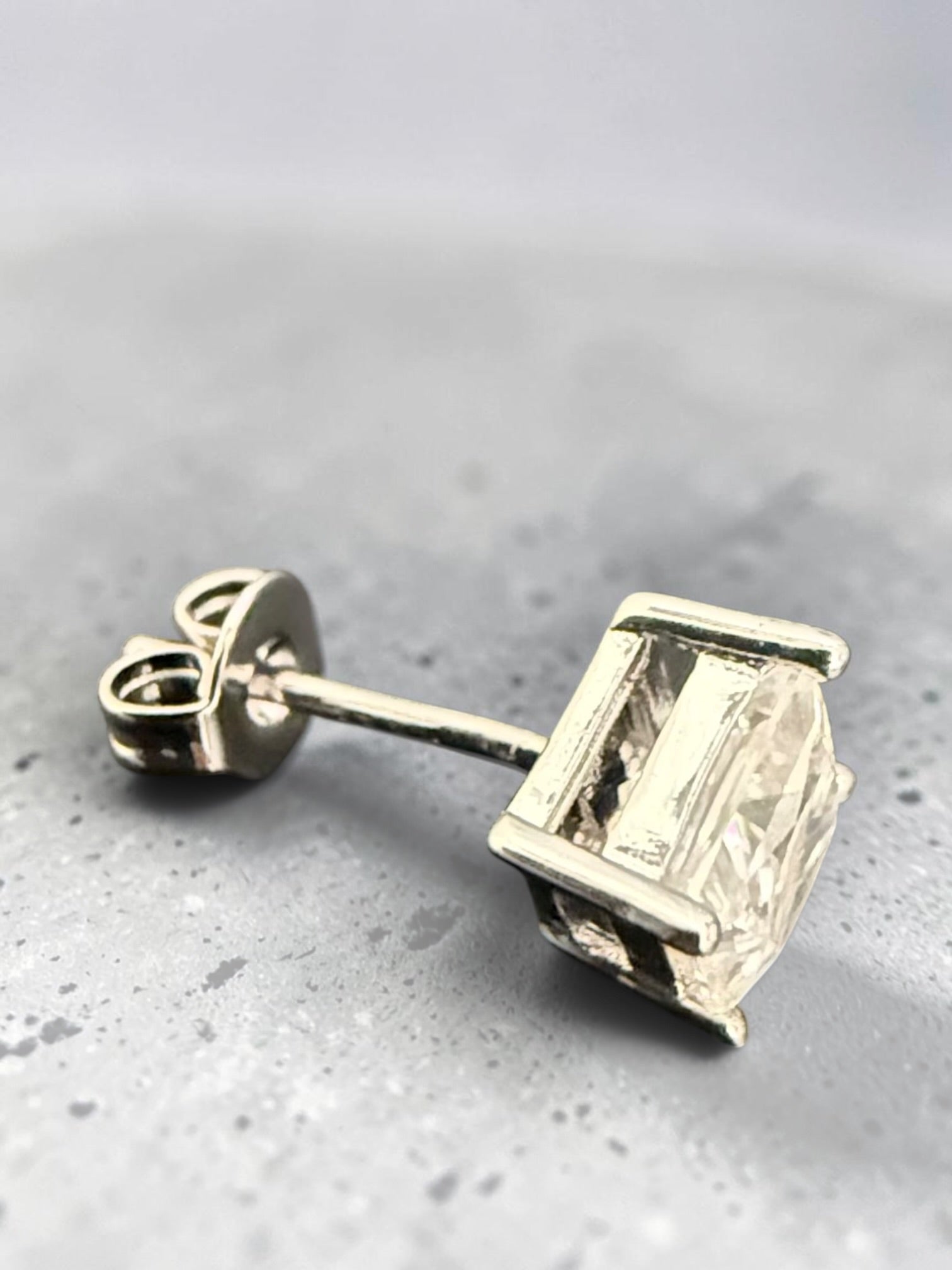 1 CT Princess-Cut Moissanite Stud Earrings – Gold or Silver, D Color VVS1