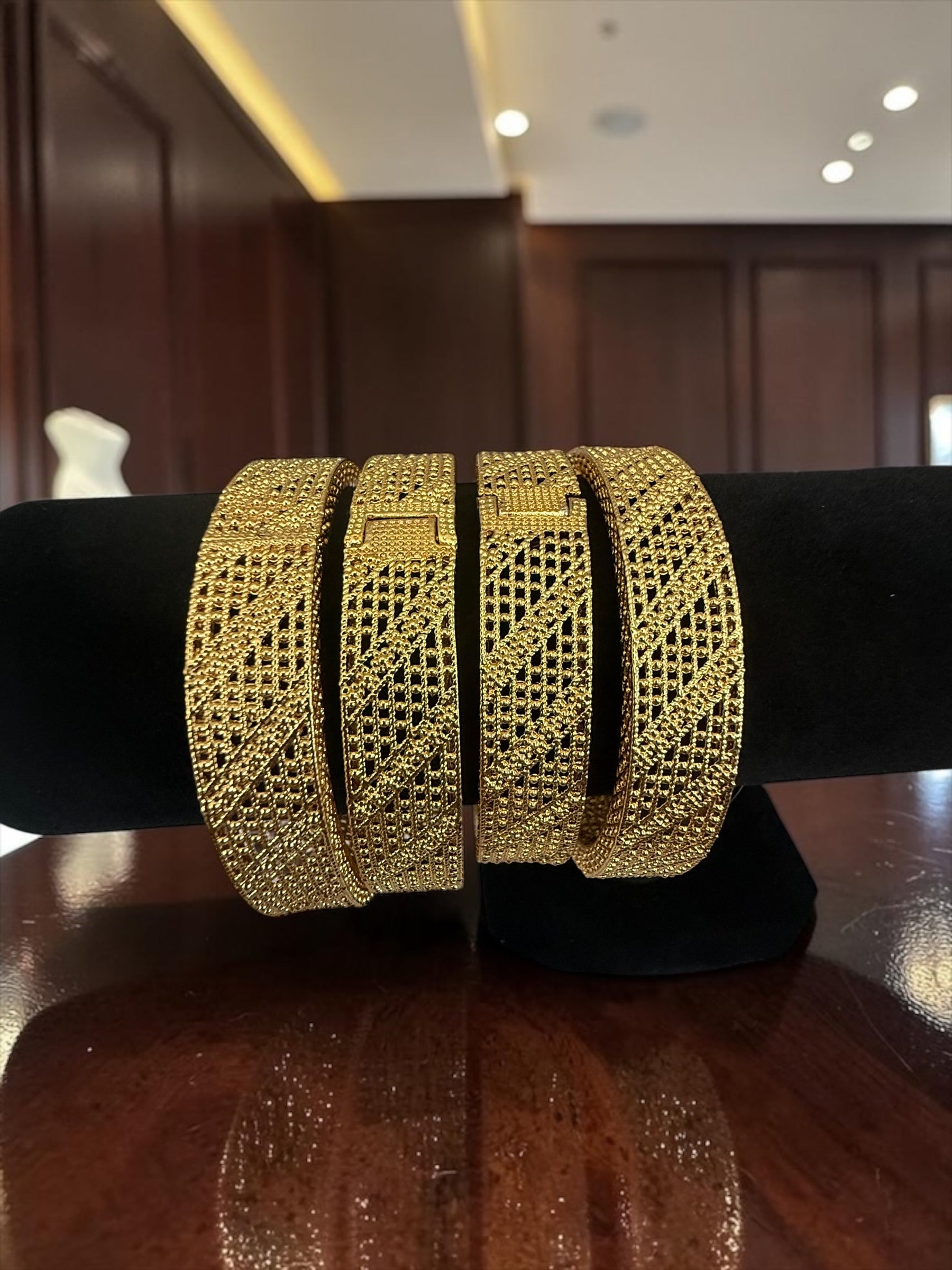 Women’s Wide Gold-Tone Copper Bangle – Dubai-Inspired Textured Openwork Bracelet 034