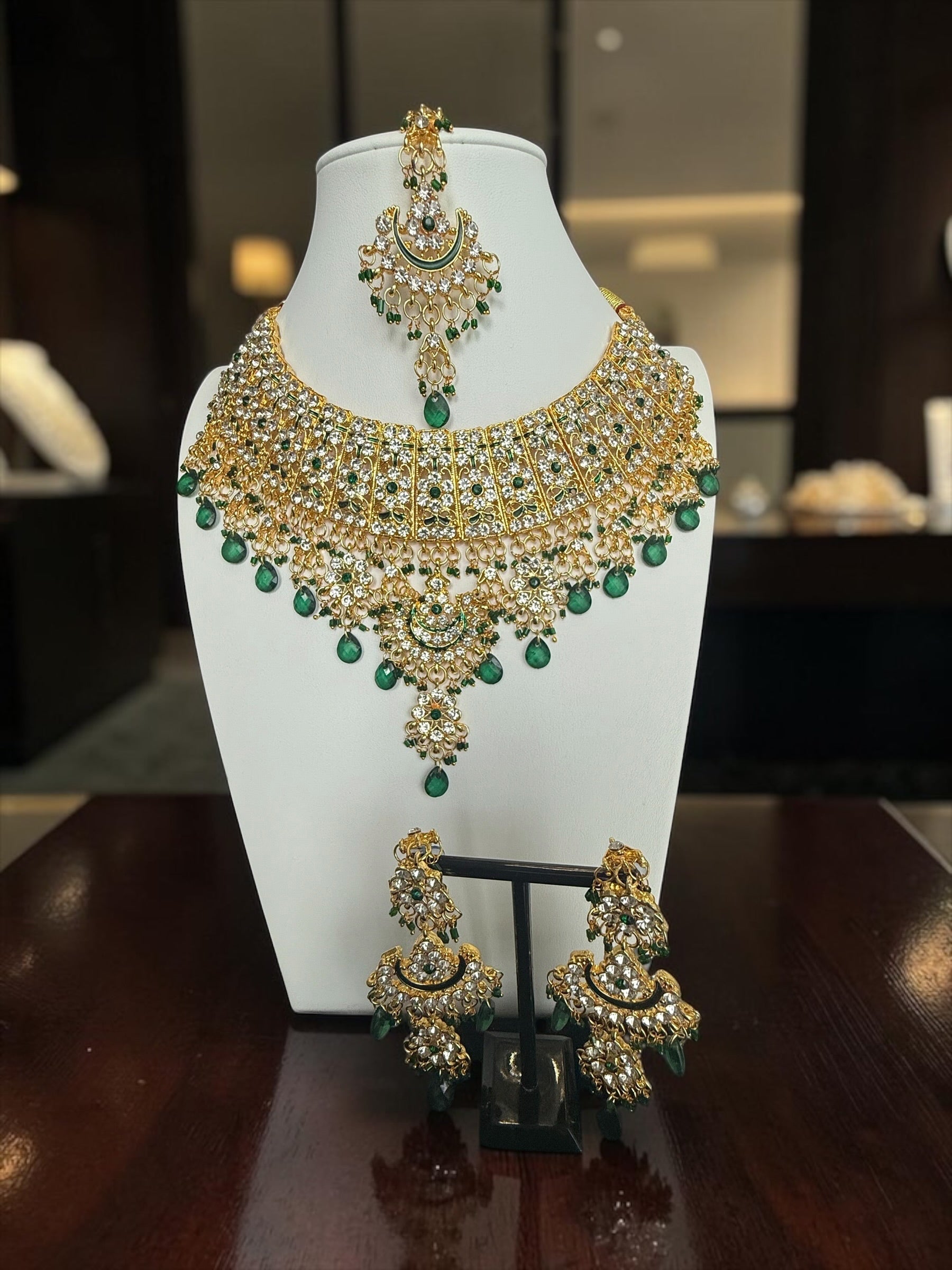 Emerald Green Kundan Bridal Jewelry Set – Gold Tone Indian Pakistani Afghan Wedding Necklace Set with Earrings & Maang Tikka | Jewelry Gift Box Included 7016