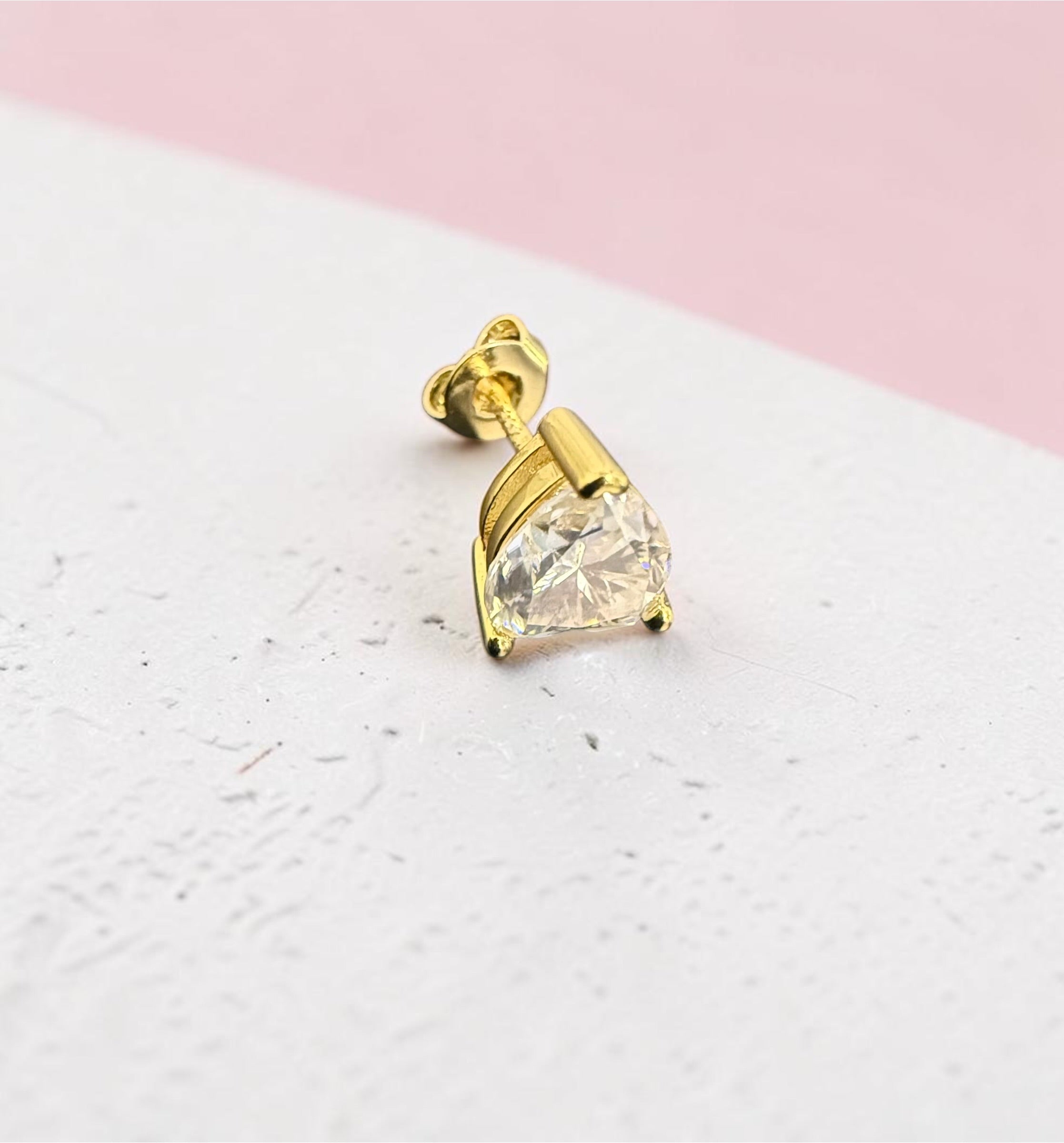 1 Carat Heart-Cut Moissanite Stud Earrings – S925 Posts – Gold or Silver