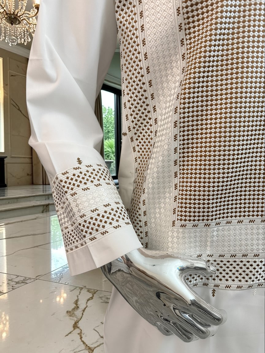 Medium Off White Machine Embroidery Yakhan Parahan Tunban – Premium Afghan Traditional Outfit