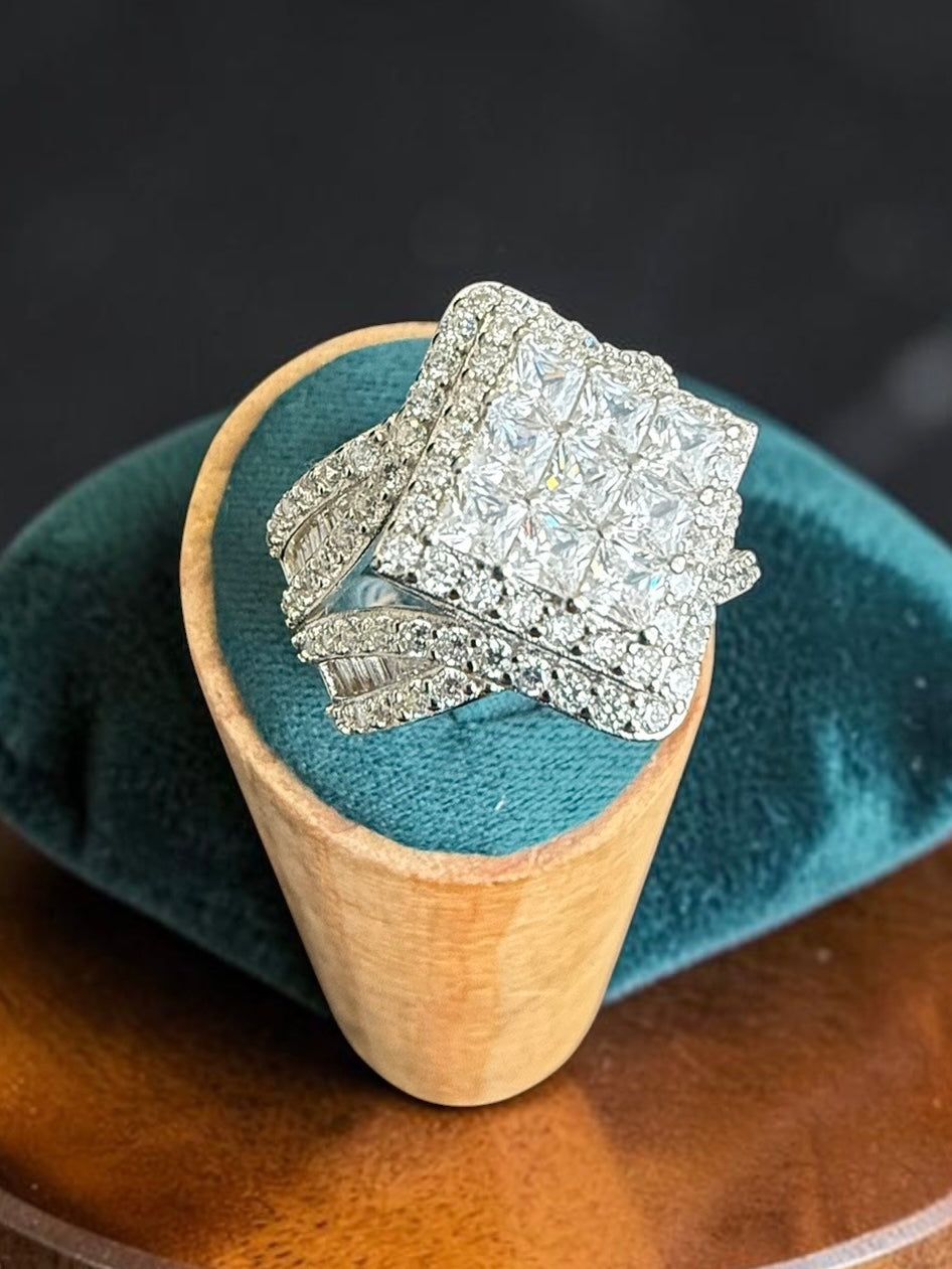 S925 Sterling Silver Princess Cut Cluster Statement Ring – Crisscross Halo Cocktail Ring – Size 10 044