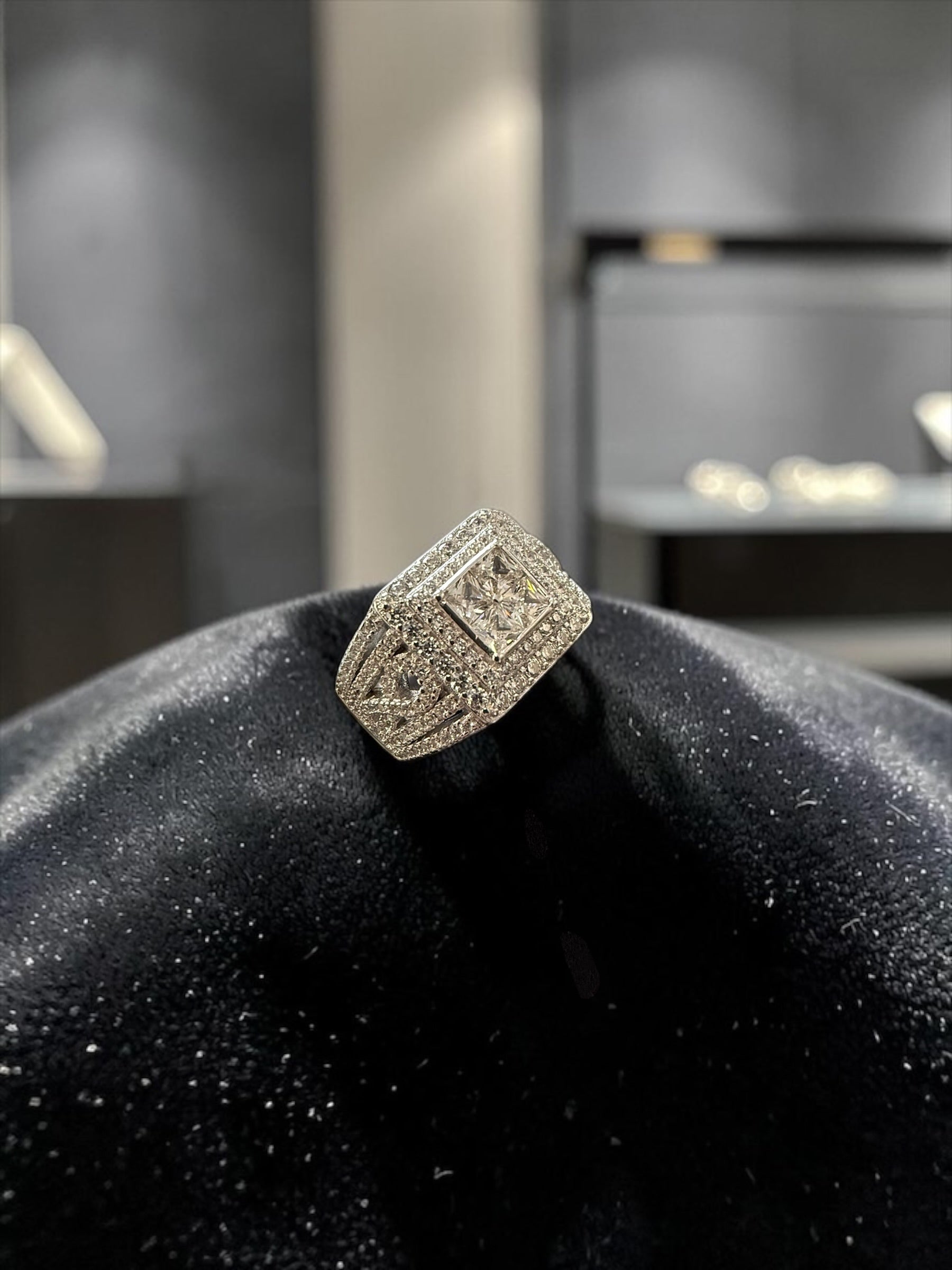 Men’s 925 Sterling Silver Princess-Cut Statement Ring – Size 10.   040