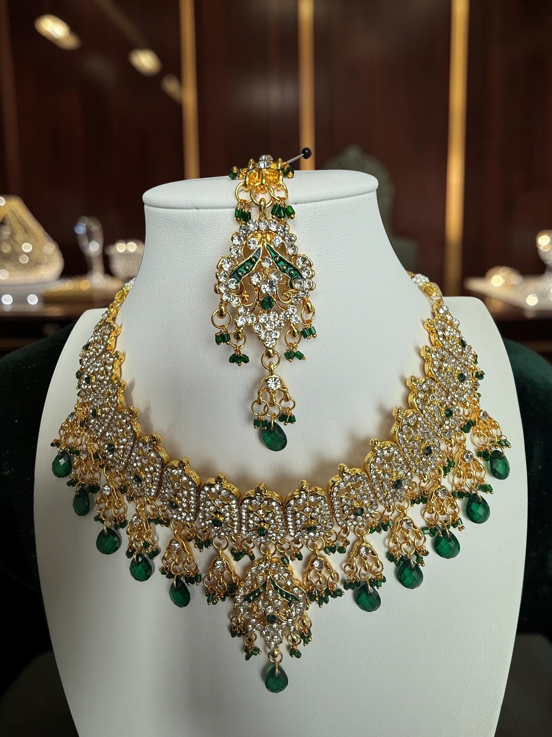 Emerald Green Kundan Bridal Jewelry Set – Gold Tone Indian Pakistani Afghan Wedding Necklace Set with Earrings & Maang Tikka | Jewelry Gift Box Included 7017
