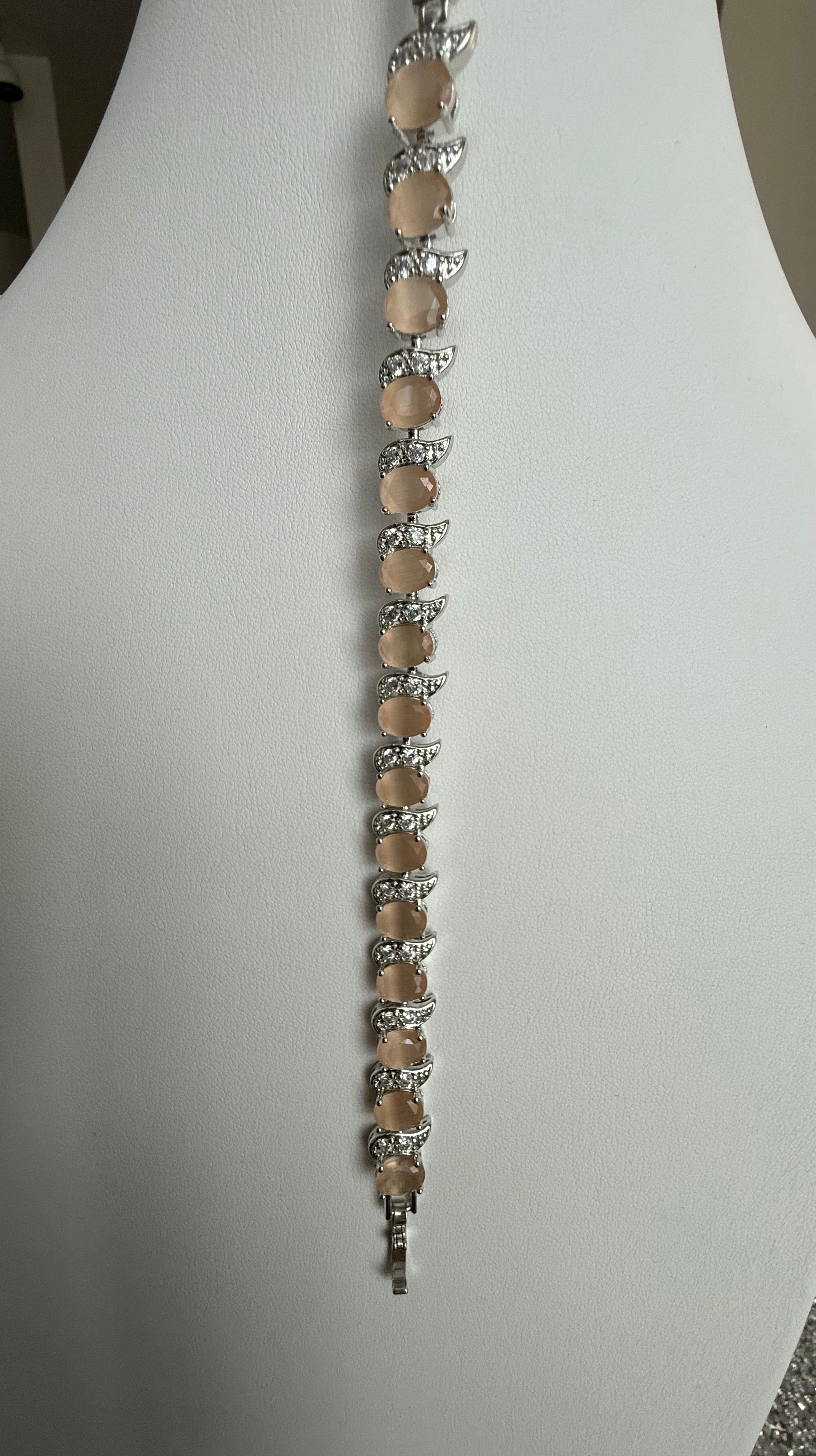Blush Peach Crystal Leaf Bracelet – Silver Tone Elegant Sparkling Link Jewelry 7103