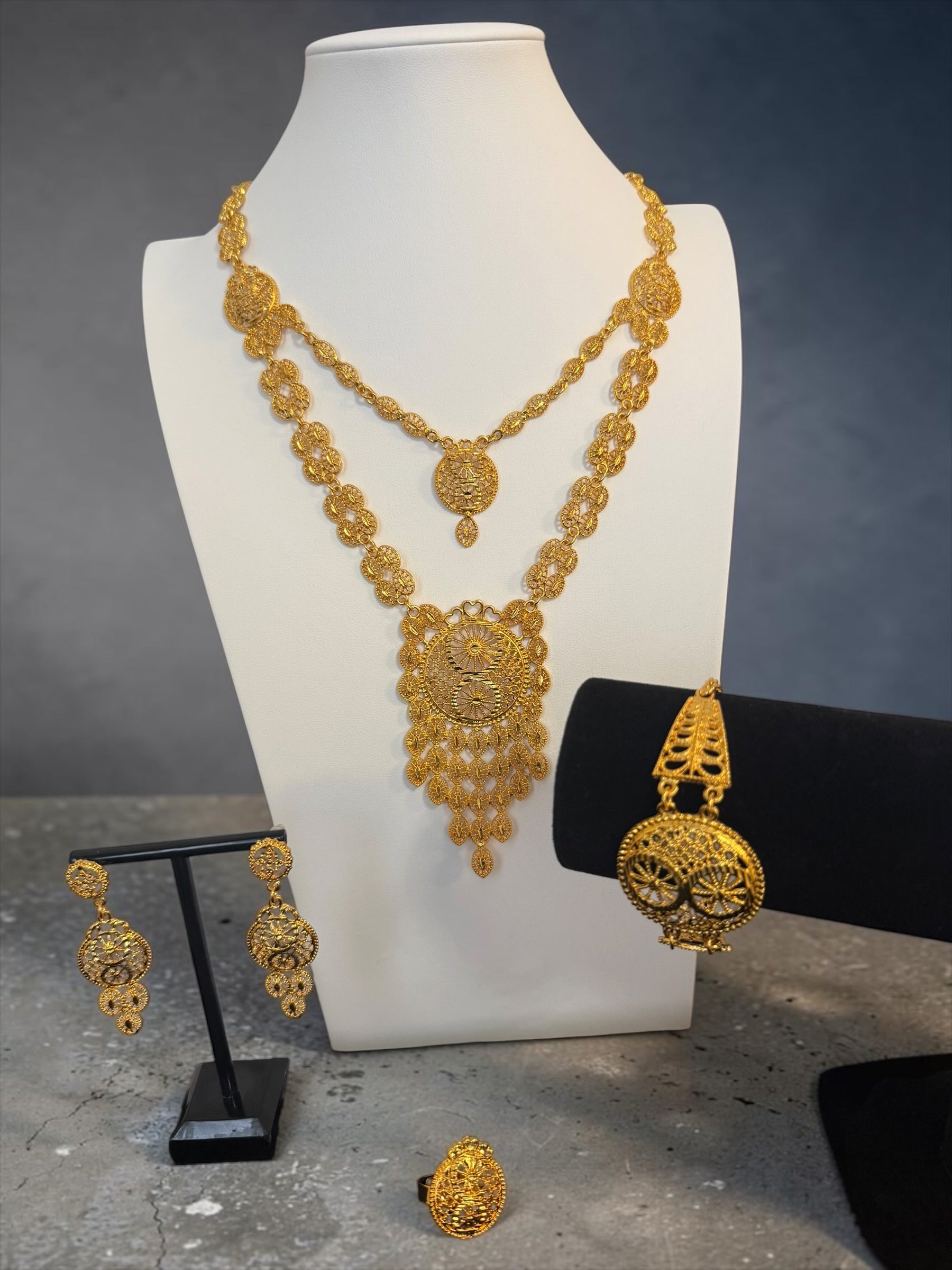 4-Piece Gold-Plated Traditional Filigree Jewelry Set – Layered Necklace, Earrings, Bracelet & Ring 076