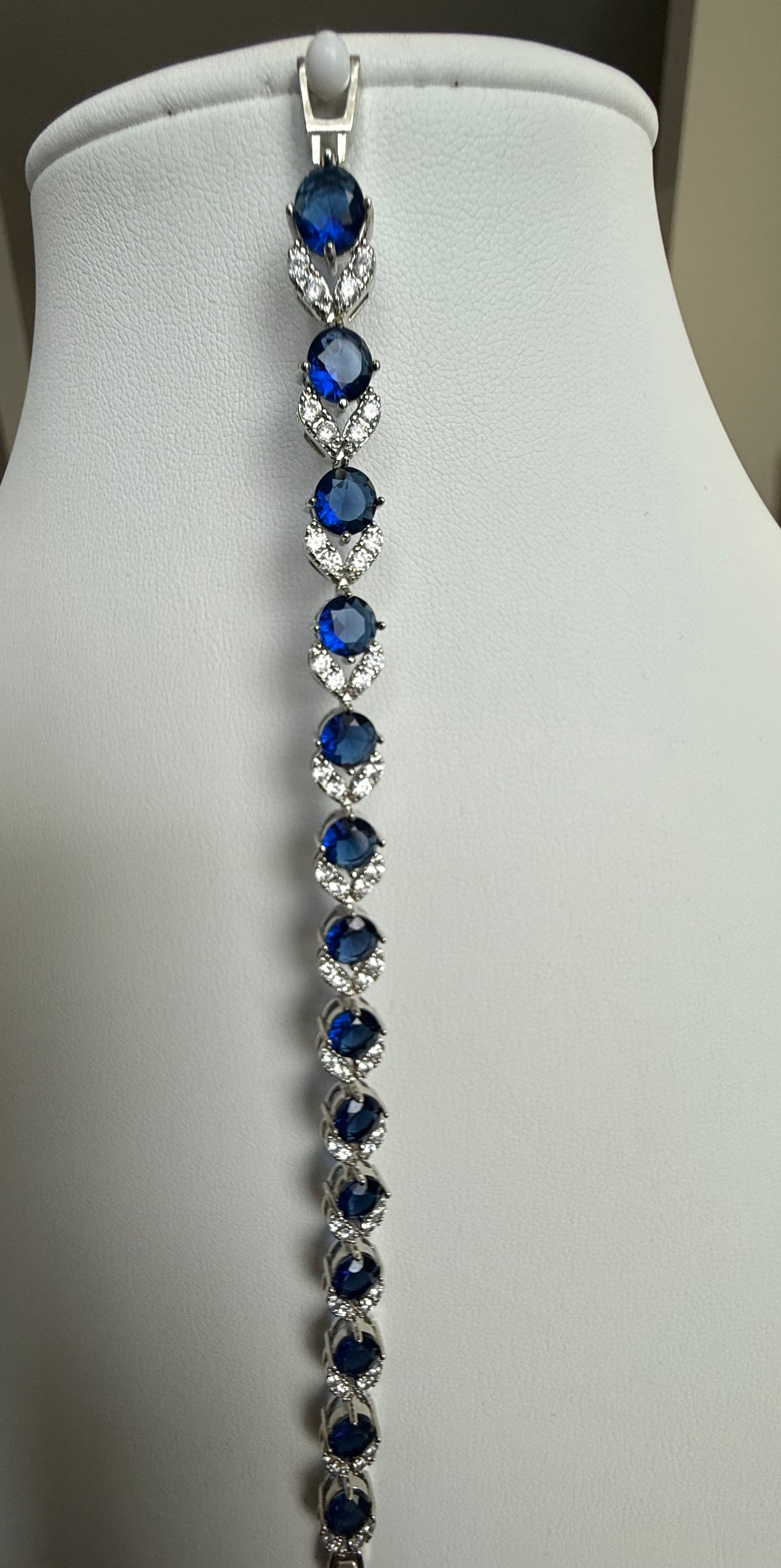 Royal Blue Crystal Leaf Link Bracelet – Silver Tone Elegant Statement Jewelry 7104