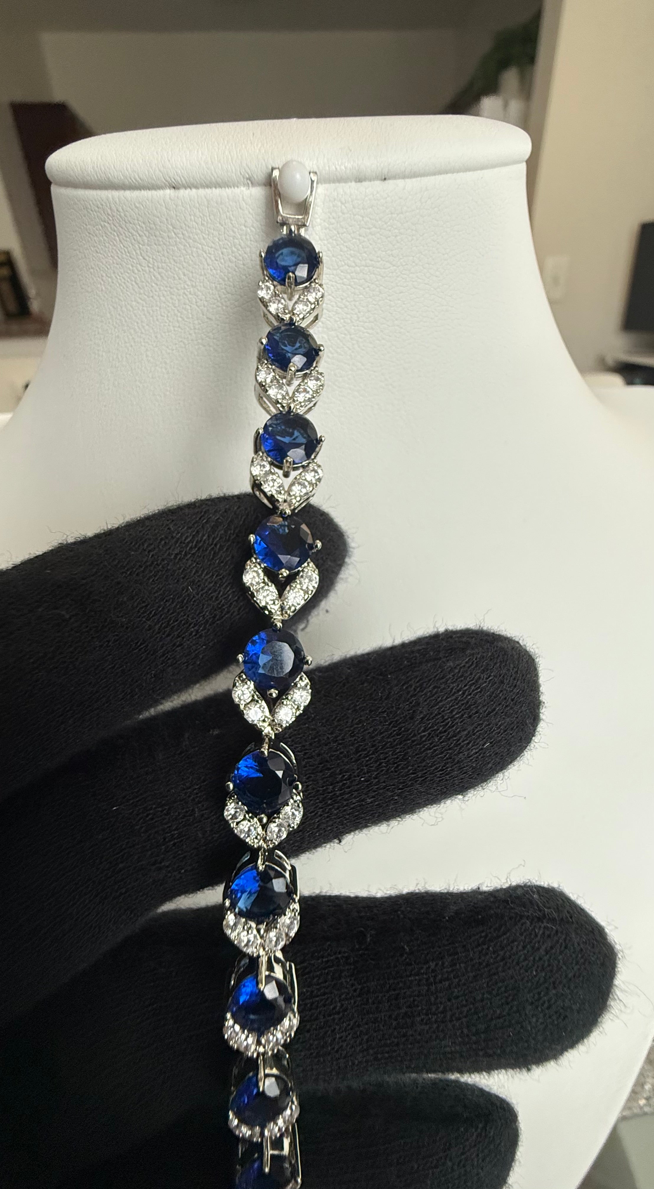 Royal Blue Crystal Leaf Link Bracelet – Silver Tone Elegant Statement Jewelry 7104