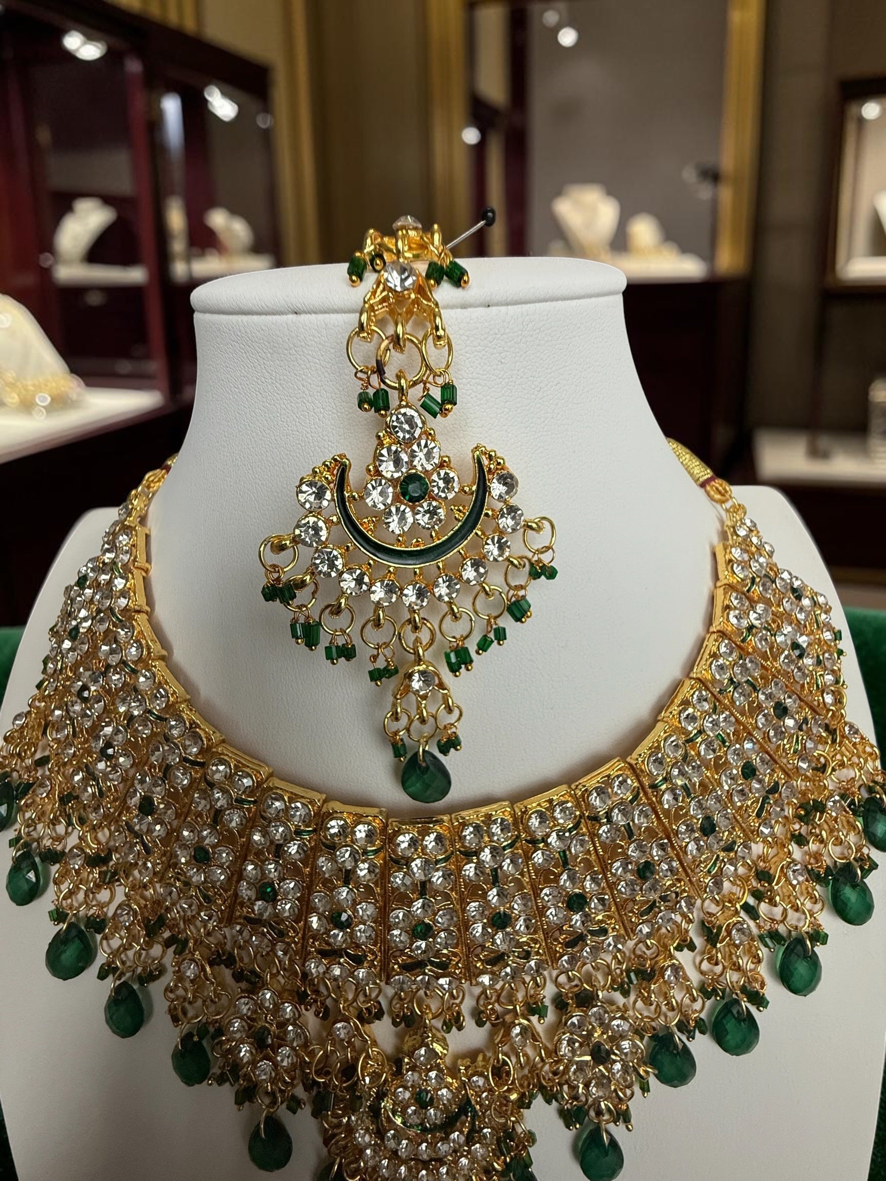 Emerald Green Kundan Bridal Jewelry Set – Gold Tone Indian Pakistani Afghan Wedding Necklace Set with Earrings & Maang Tikka | Jewelry Gift Box Included 7016