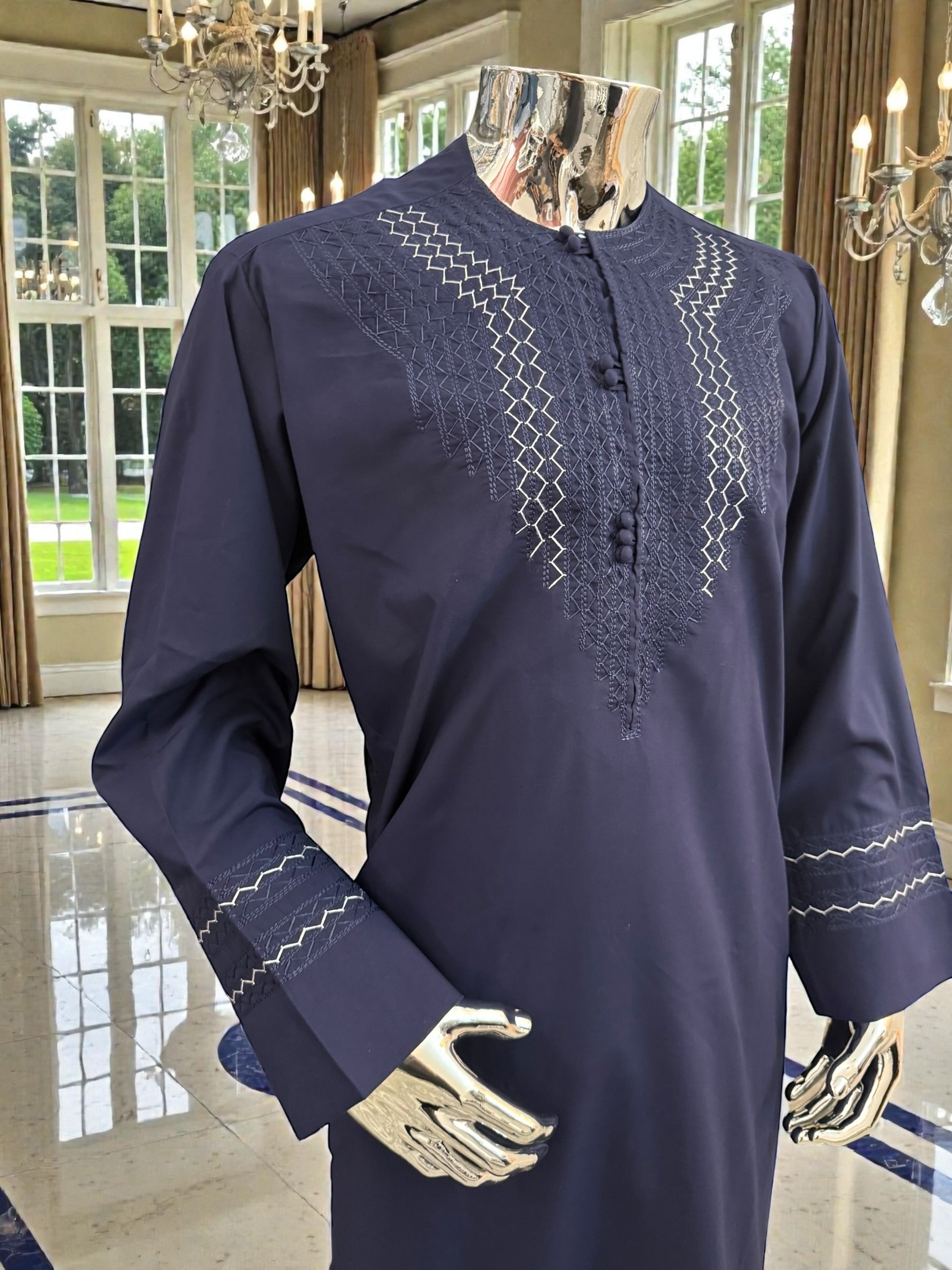 Large Handmade Parahan Tumban | White & Navy Embroidery Minor Imperfection – Special Discount