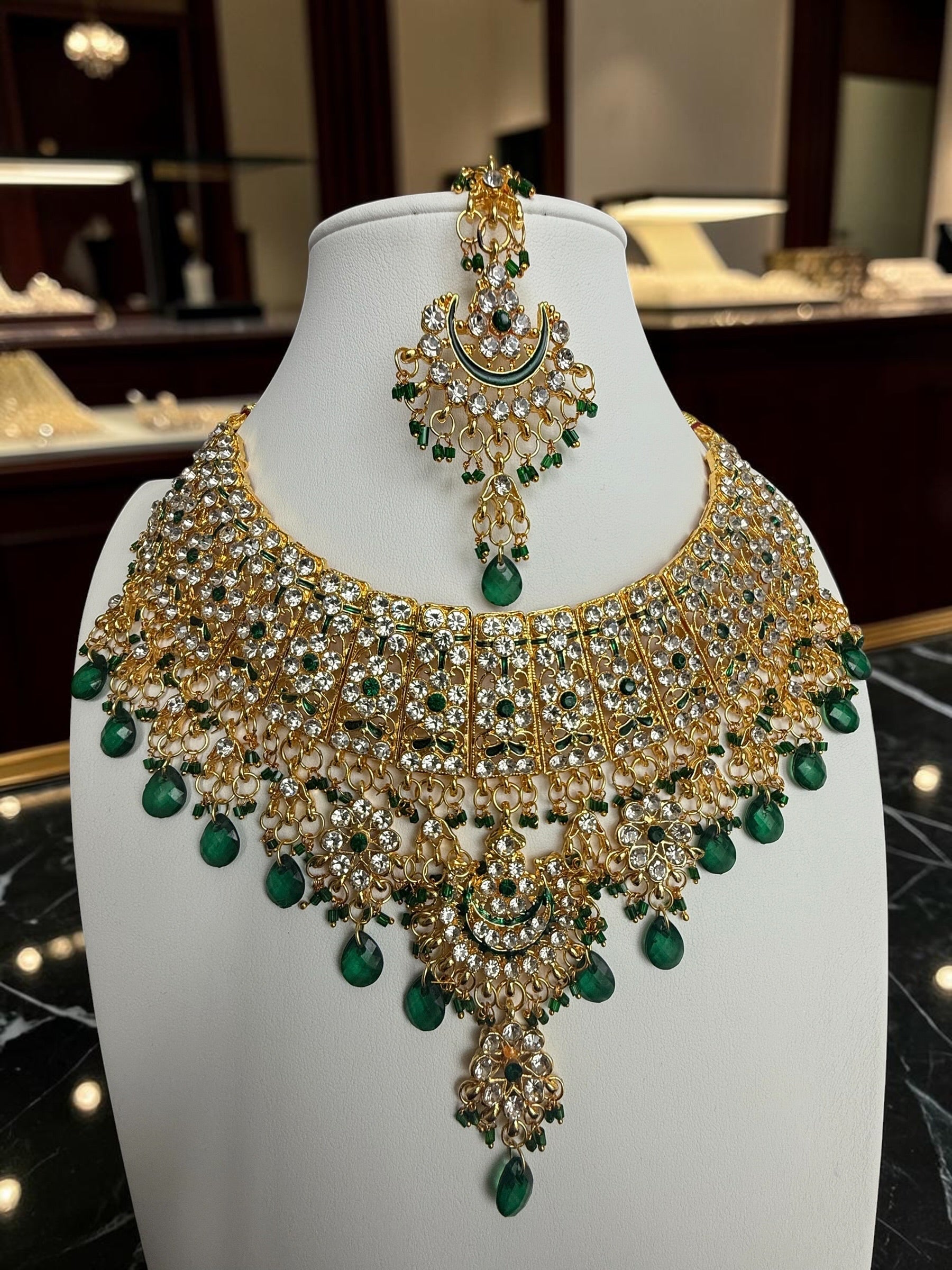 Emerald Green Kundan Bridal Jewelry Set – Gold Tone Indian Pakistani Afghan Wedding Necklace Set with Earrings & Maang Tikka | Jewelry Gift Box Included 7016