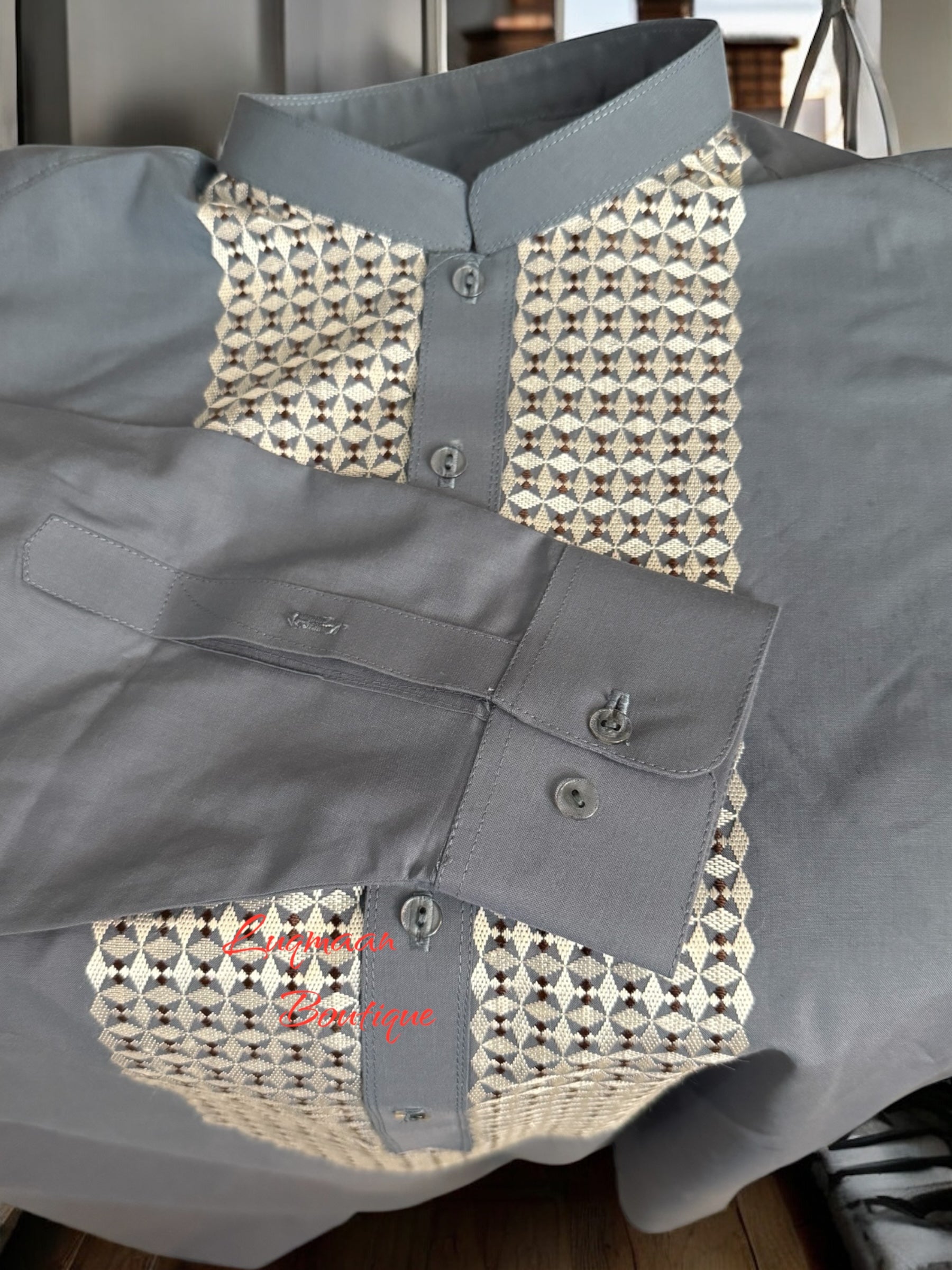 Men’s Grey Parahan Tumban with White Hand Khamak Embroidery – Elegant Afghan Traditional Outfit, XXL