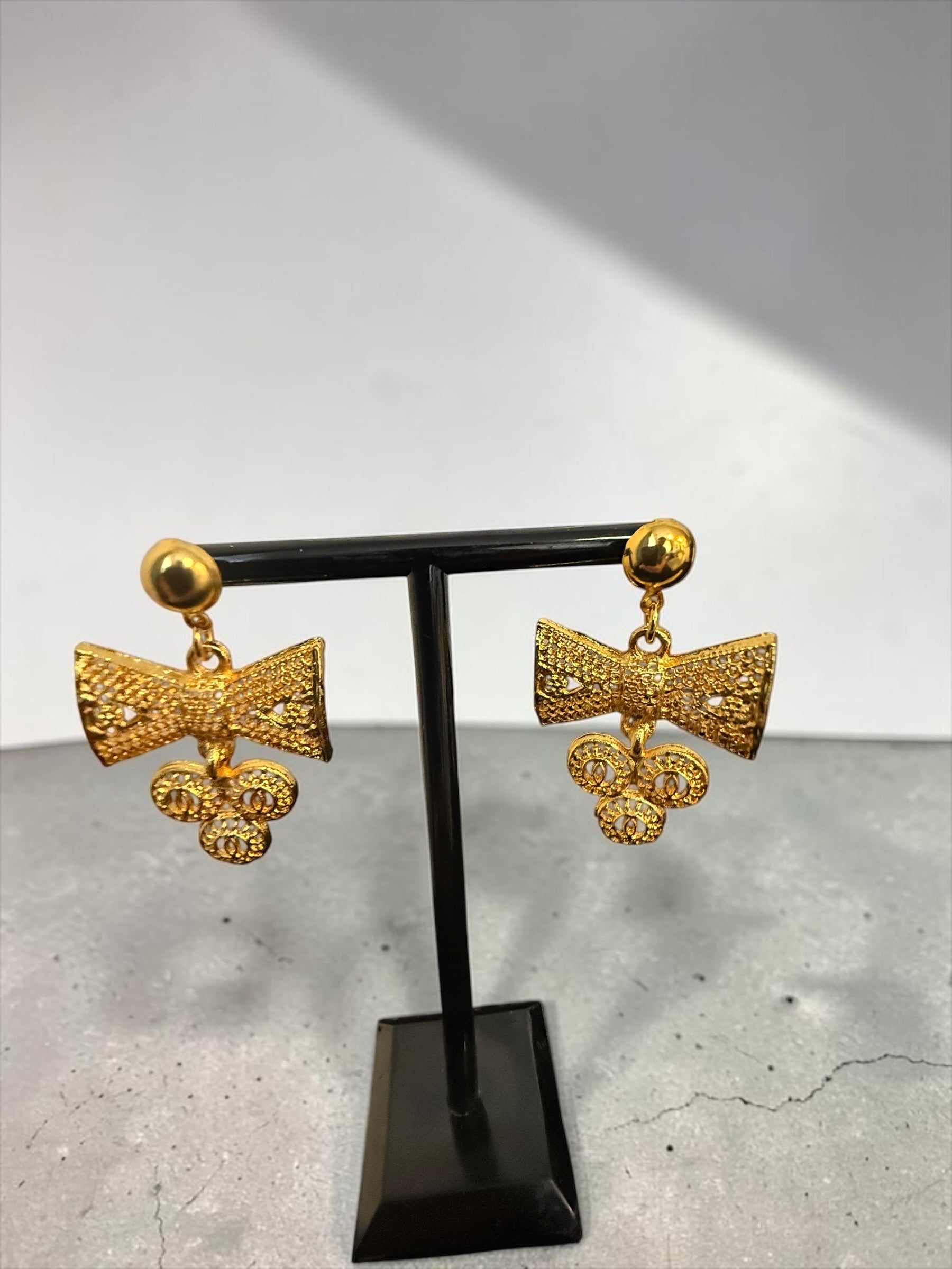 4-Piece Gold-Plated Traditional Bow Jewelry Set – Layered Necklace, Earrings, Bracelet & Ring 075