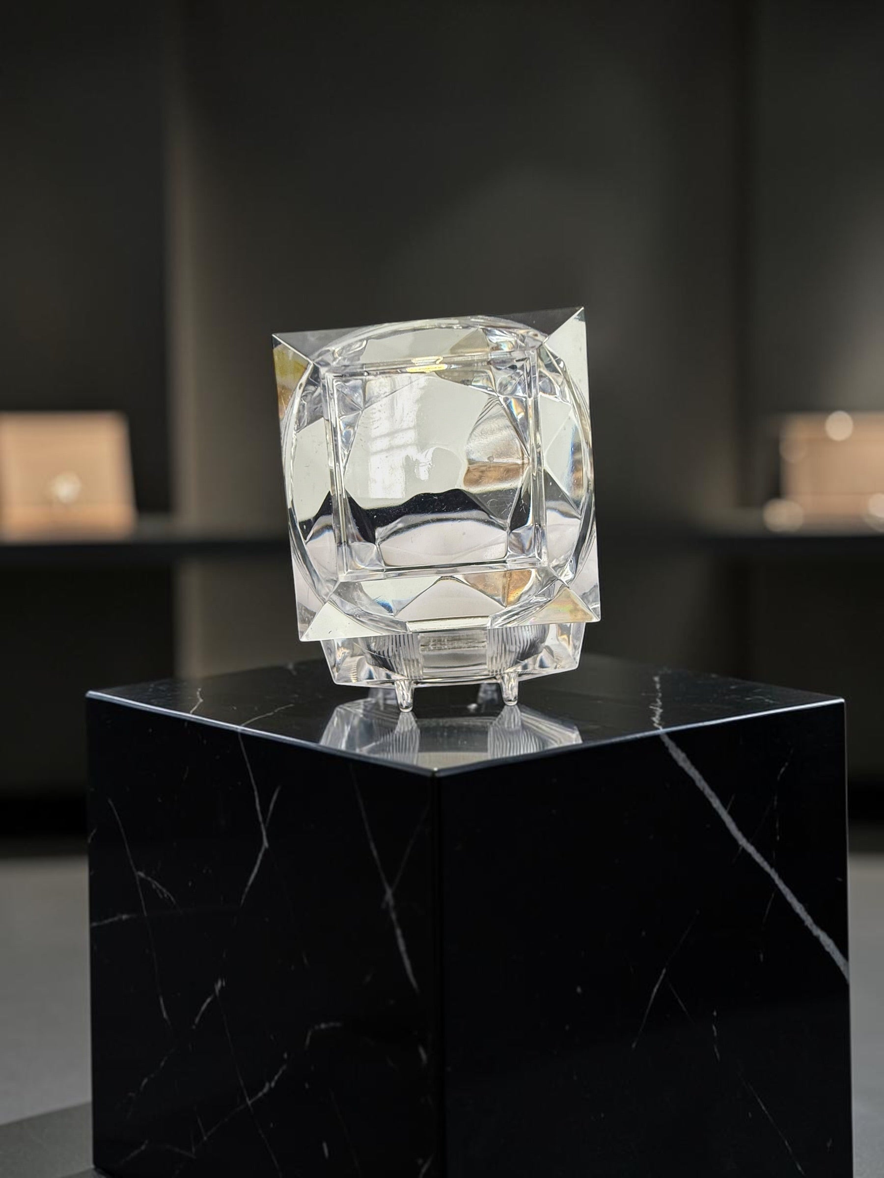 Clear Crystal Diamond-Shaped Ring Box with Velvet Insert – Luxury Engagement & Wedding Ring Display Case 7003