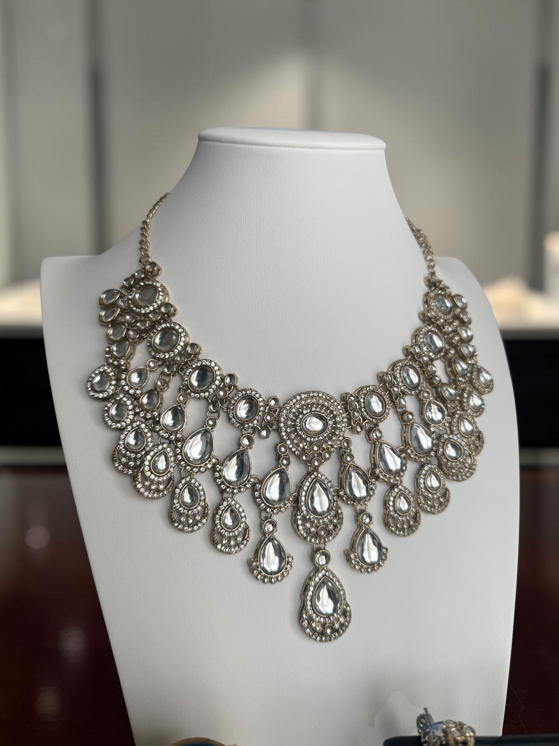 Clear White Kundan Half Bridal Jewelry Set – 6-Piece Necklace, Earrings, Sheeshphool, Nath & Adjustable Rings 6062