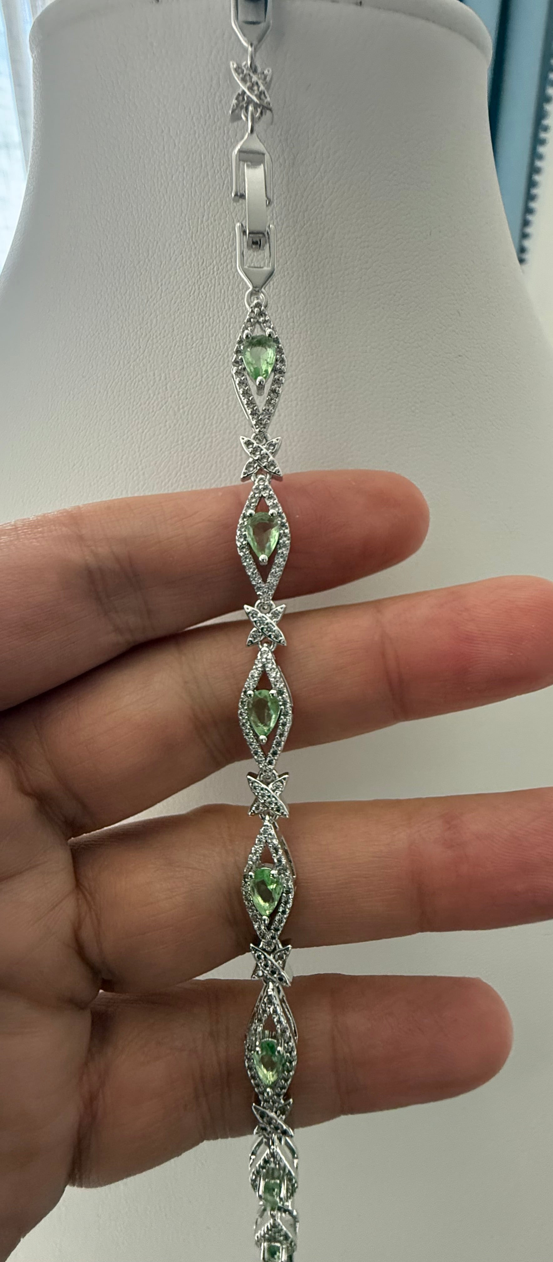 Light Green Teardrop Crystal Bracelet – Silver Tone Halo Link Statement Jewelry 7083