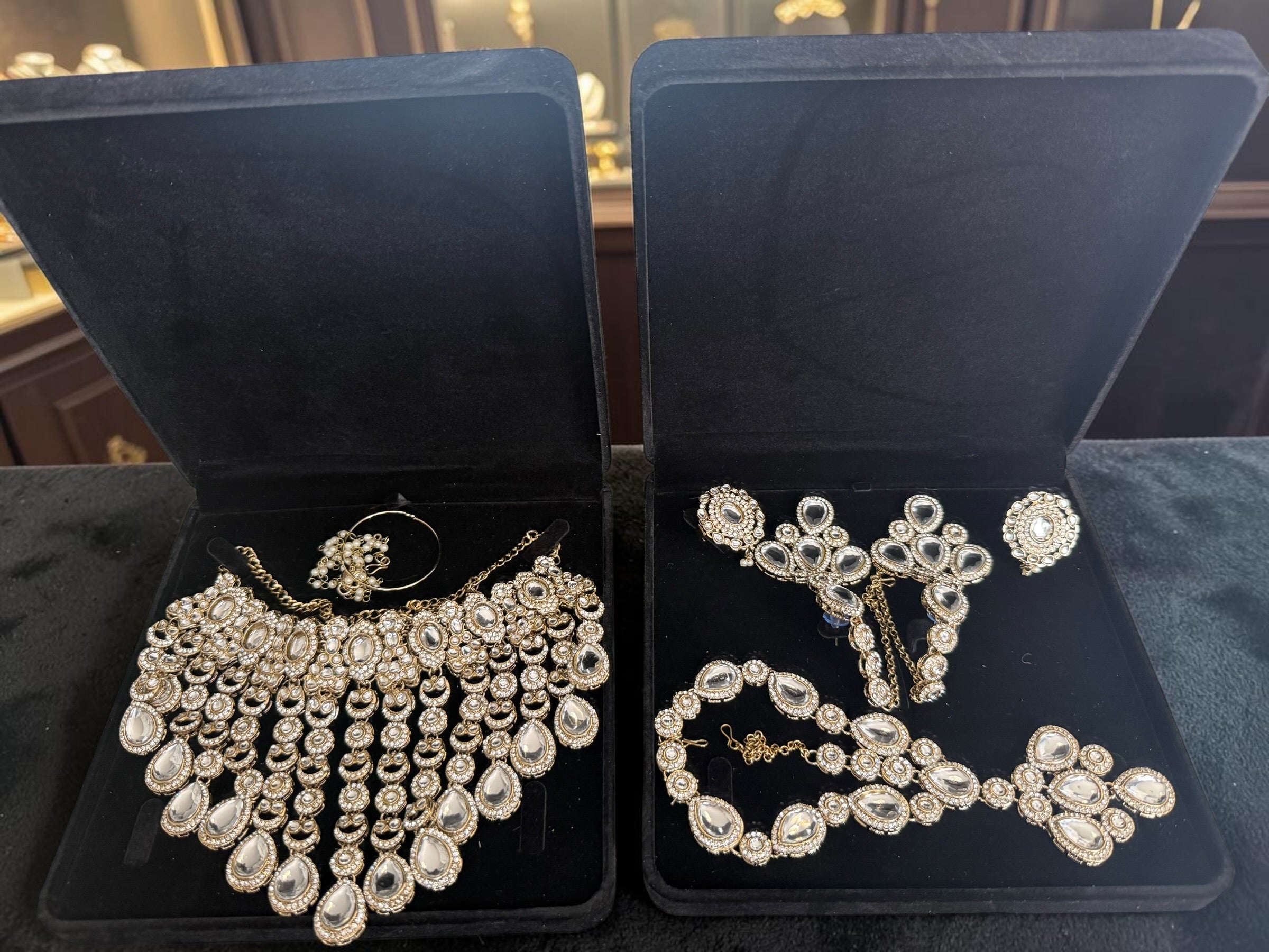 Luxury 6-Piece Indian Bridal Jewelry Set – Silver Tone Kundan Necklace, Earrings, Sheeshphool, Nath & 2 Adjustable Rings | Brass Alloy | Includes 2 Premium Black Gift Boxes 6067