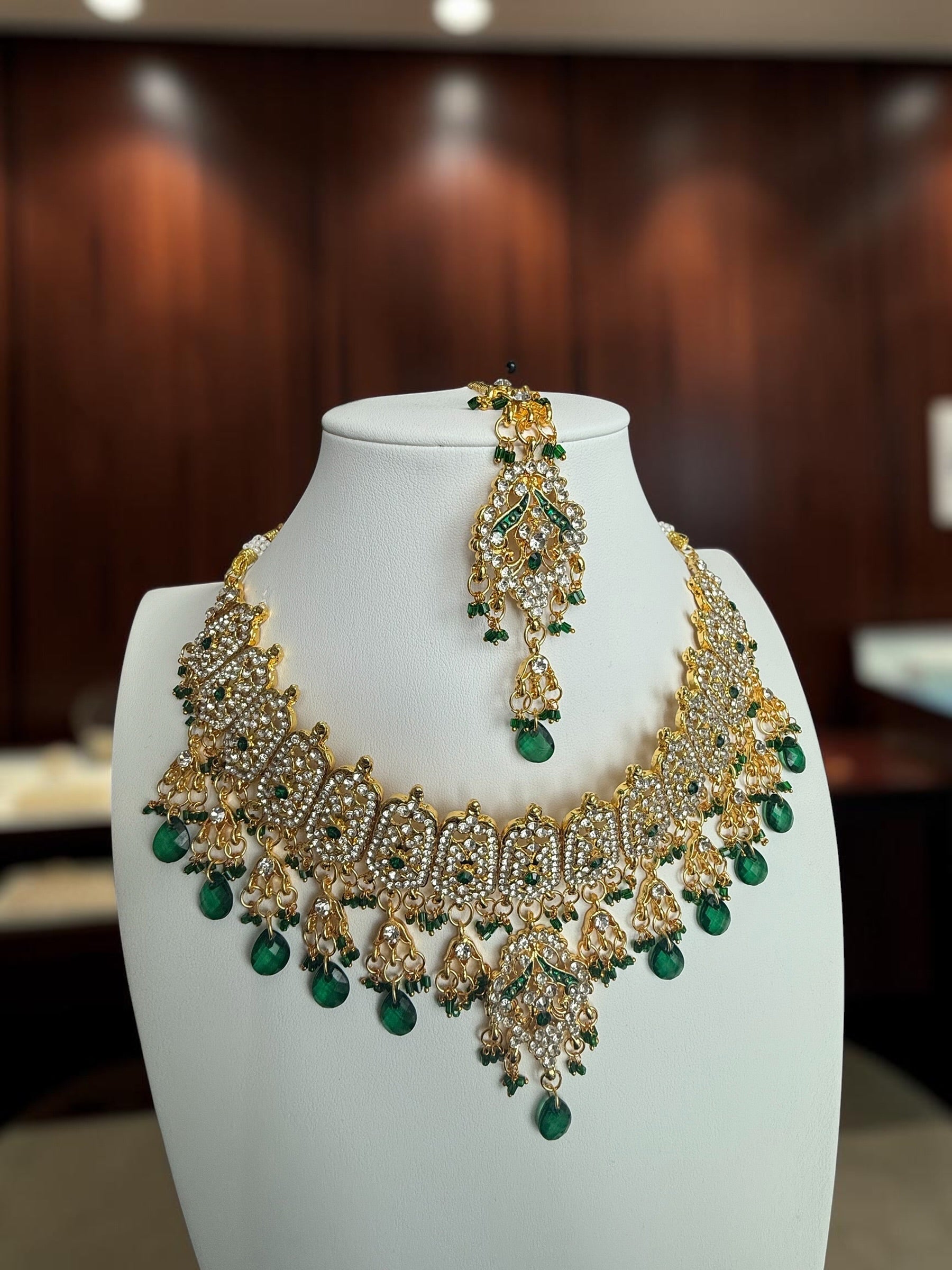 Emerald Green Kundan Bridal Jewelry Set – Gold Tone Indian Pakistani Afghan Wedding Necklace Set with Earrings & Maang Tikka | Jewelry Gift Box Included 7017