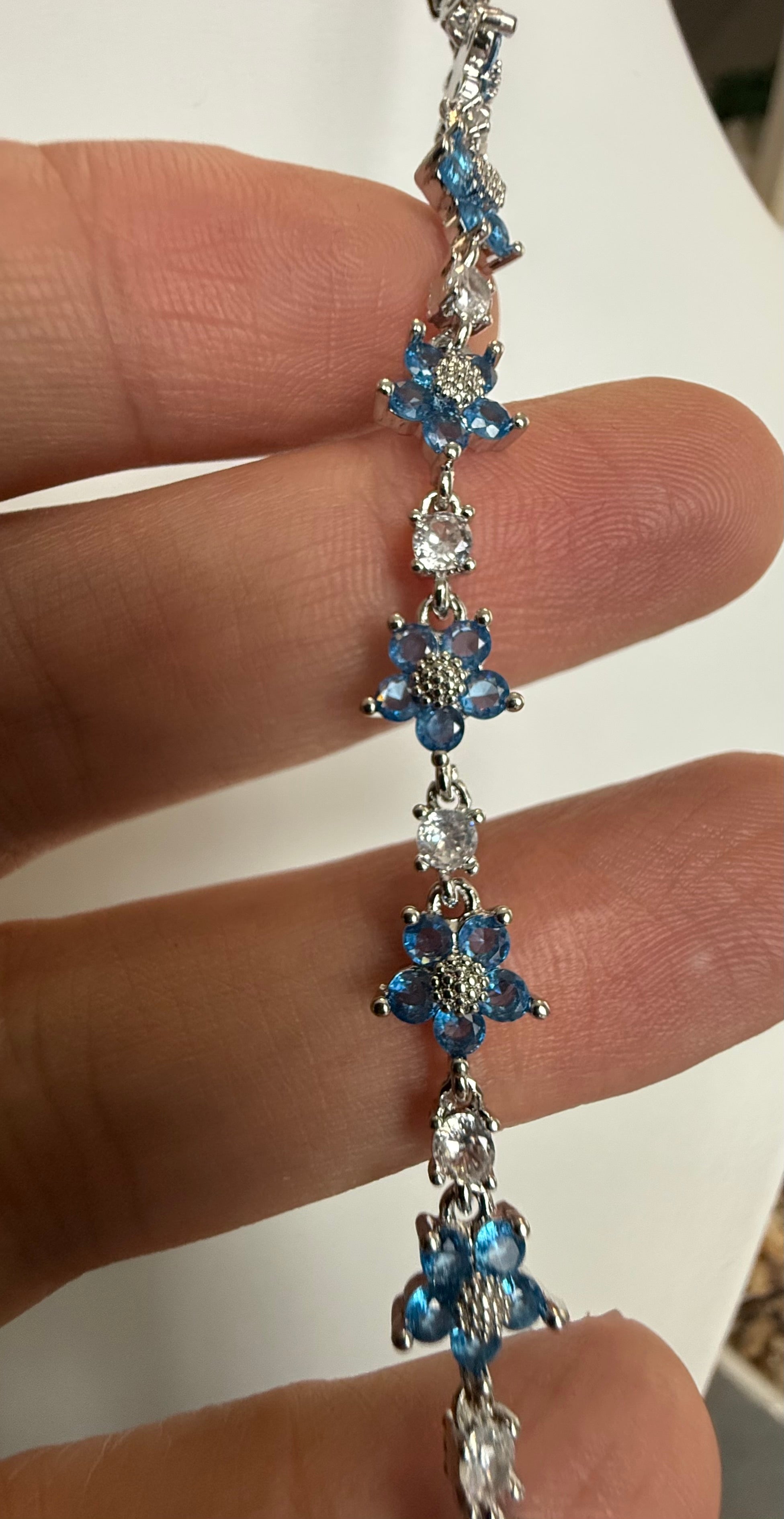 Blue Crystal Flower Bracelet – Silver Tone Floral Rhinestone Link Bracelet for Women 7072