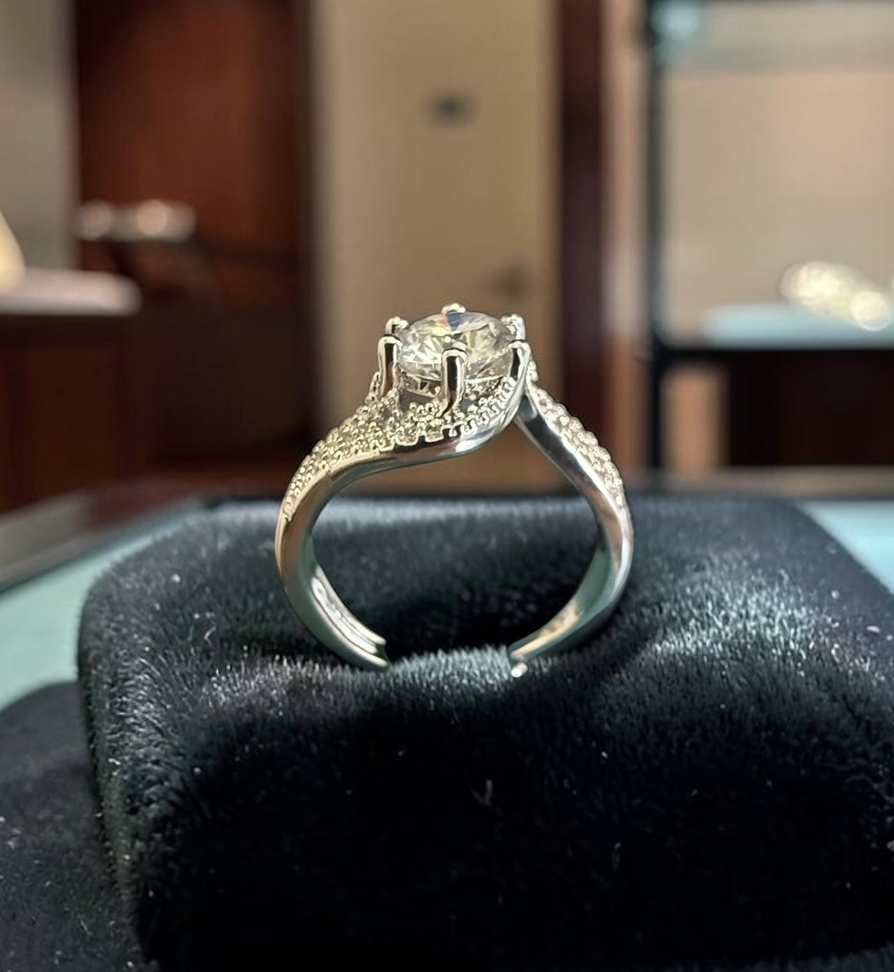 Adjustable Moissanite Statement Ring for Women – Round Cut Crossover Pavé Ring, High-Quality Brass, GRA Certificate & Gift Box Included 7056