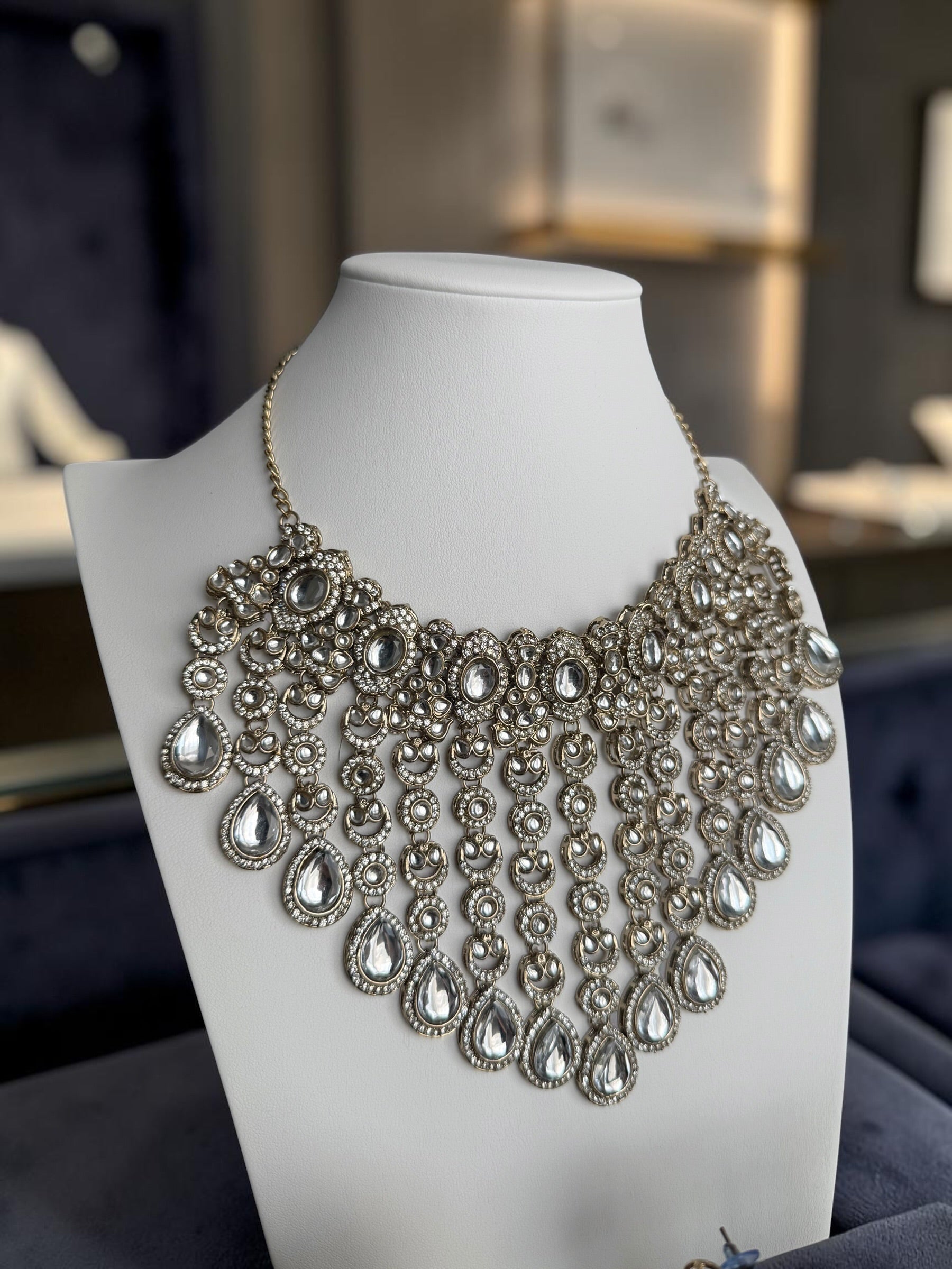 Luxury 6-Piece Indian Bridal Jewelry Set – Silver Tone Kundan Necklace, Earrings, Sheeshphool, Nath & 2 Adjustable Rings | Brass Alloy | Includes 2 Premium Black Gift Boxes 6067