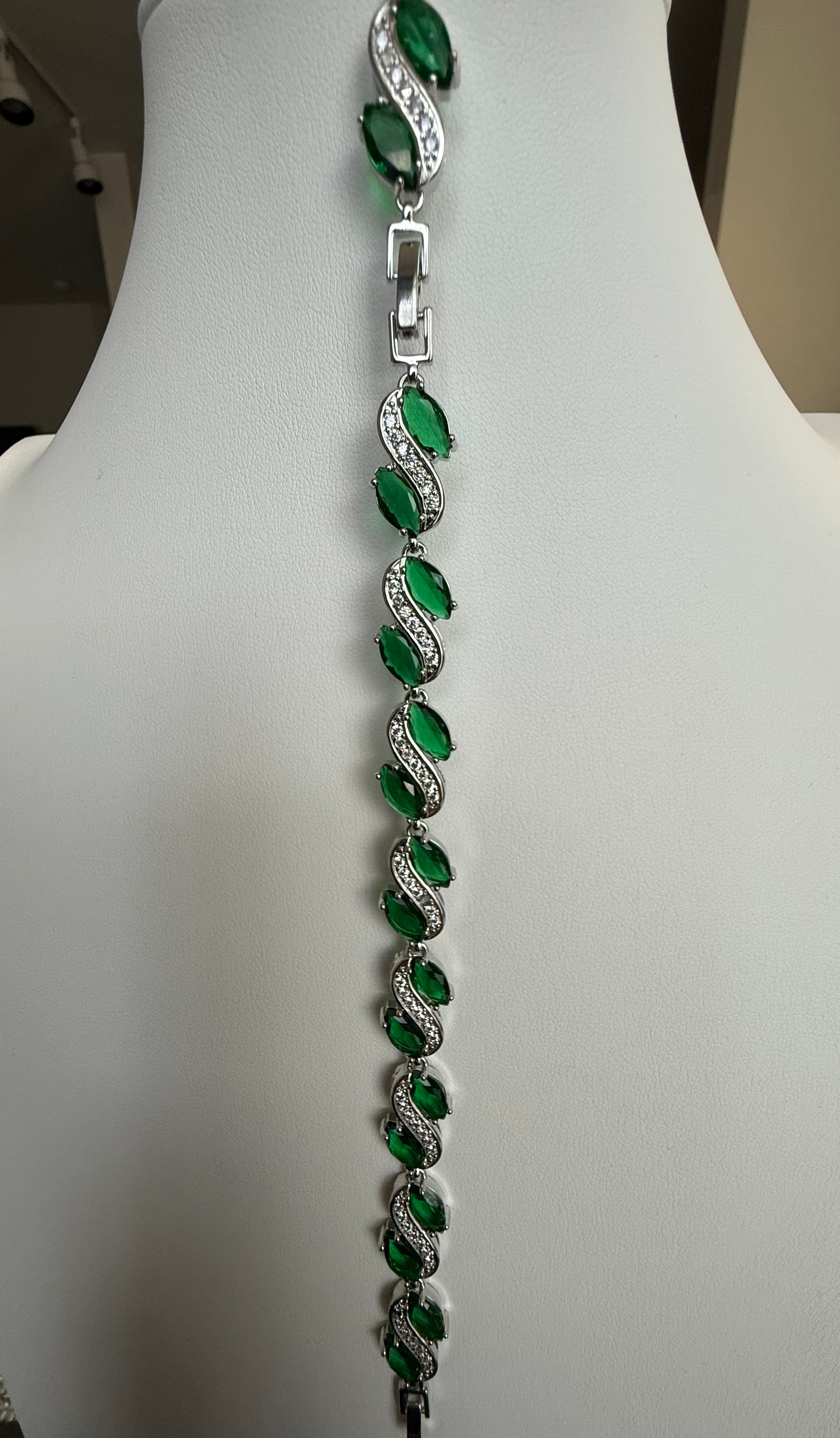 Emerald Green Marquise Crystal Vine Bracelet – Silver-Tone Wave Leaf Statement Jewelry 7118