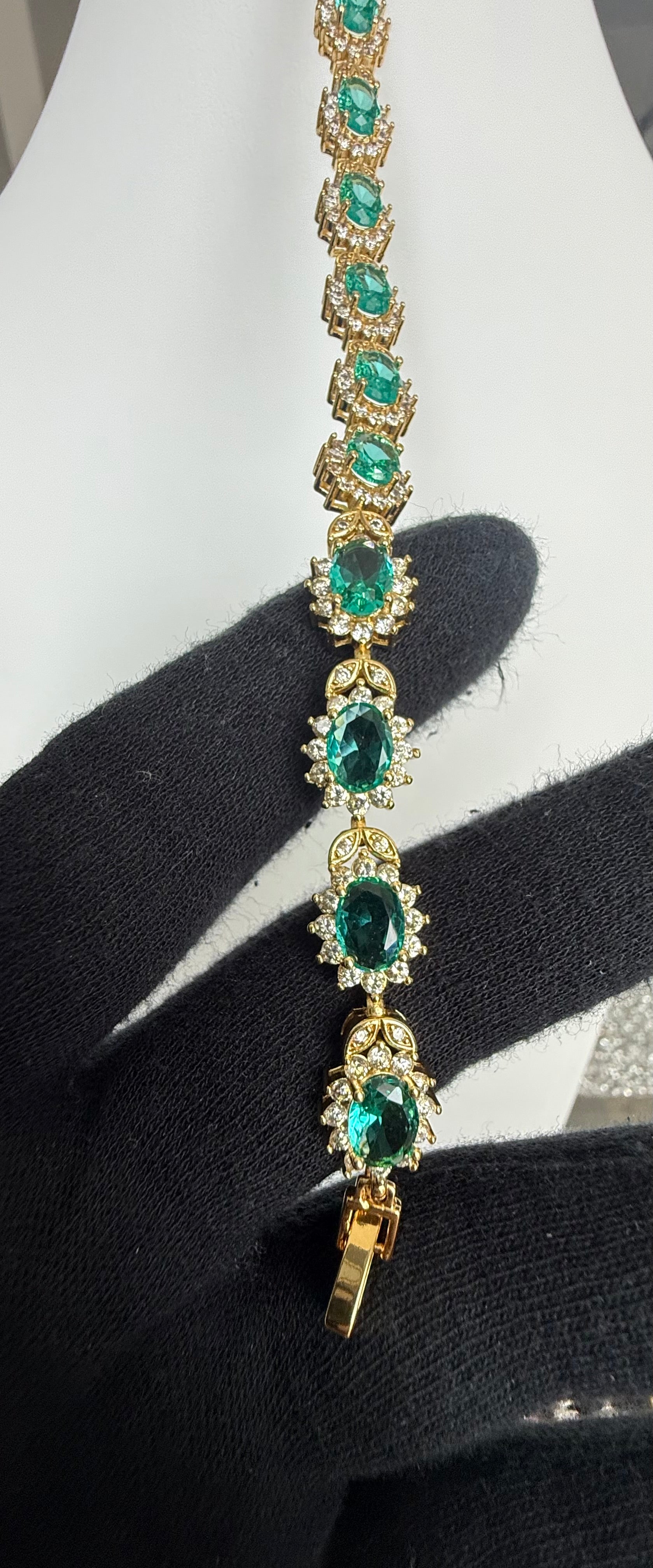Emerald Green Oval Crystal Halo Link Bracelet – Gold Tone Statement Jewelry 7132