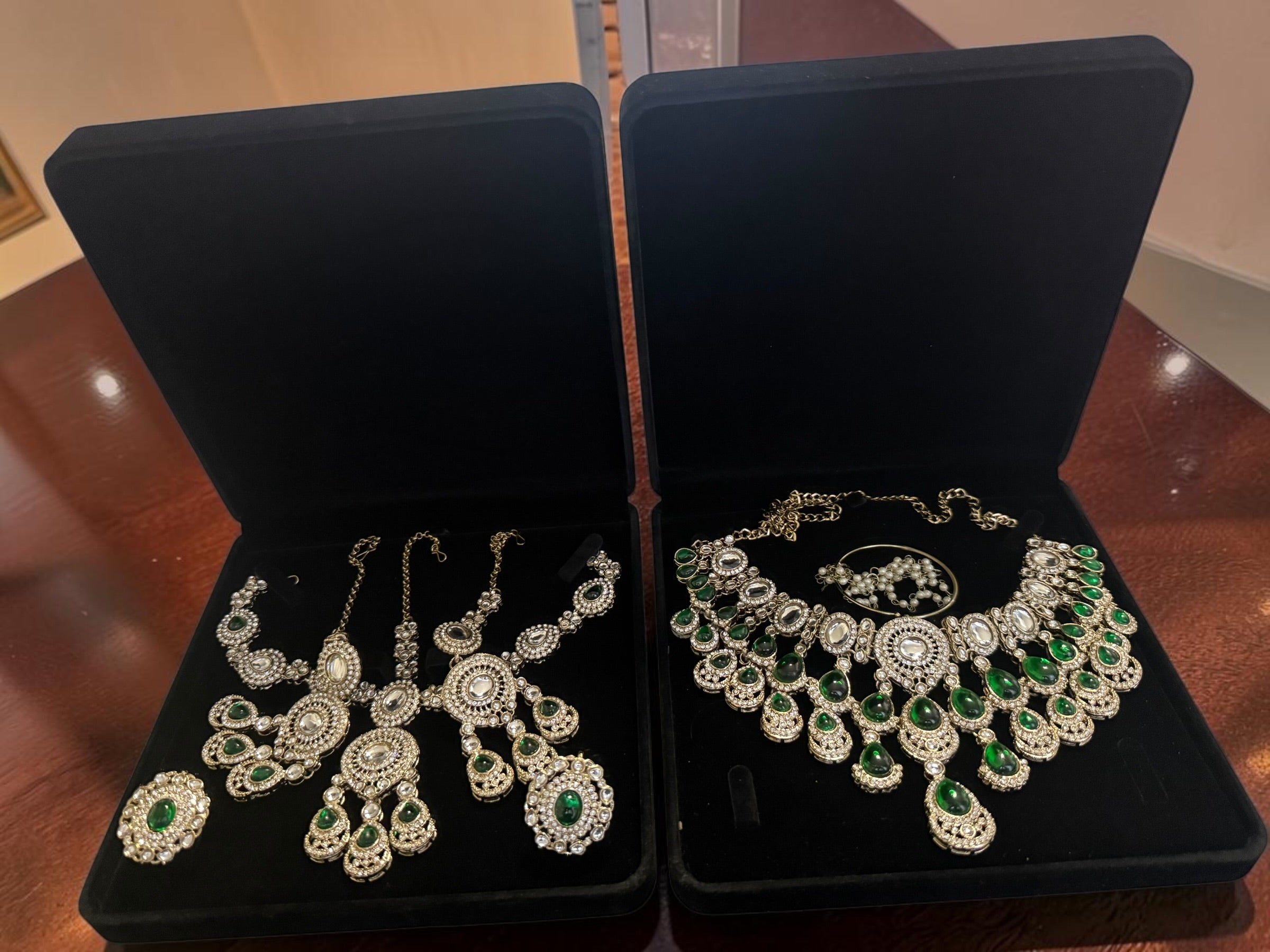 Emerald Green Kundan Half Bridal Jewelry Set – 6-Piece Necklace, Earrings, Sheeshphool, Nath & Adjustable Rings 6059