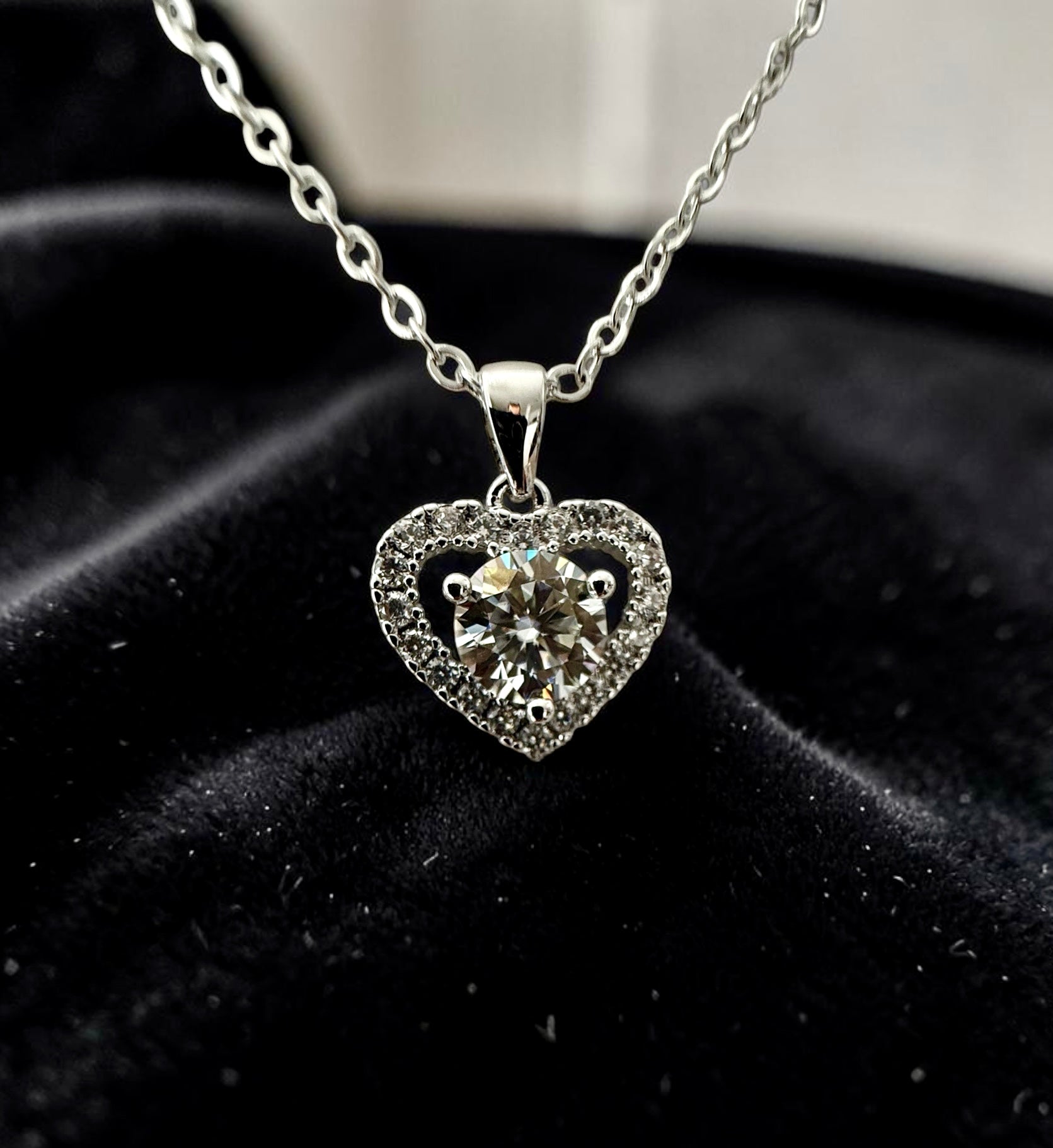 1 Carat Round Cut Moissanite Heart Pendant Necklace – Silver Tone Halo Necklace with GRA Certificate & Jewelry Box 7062
