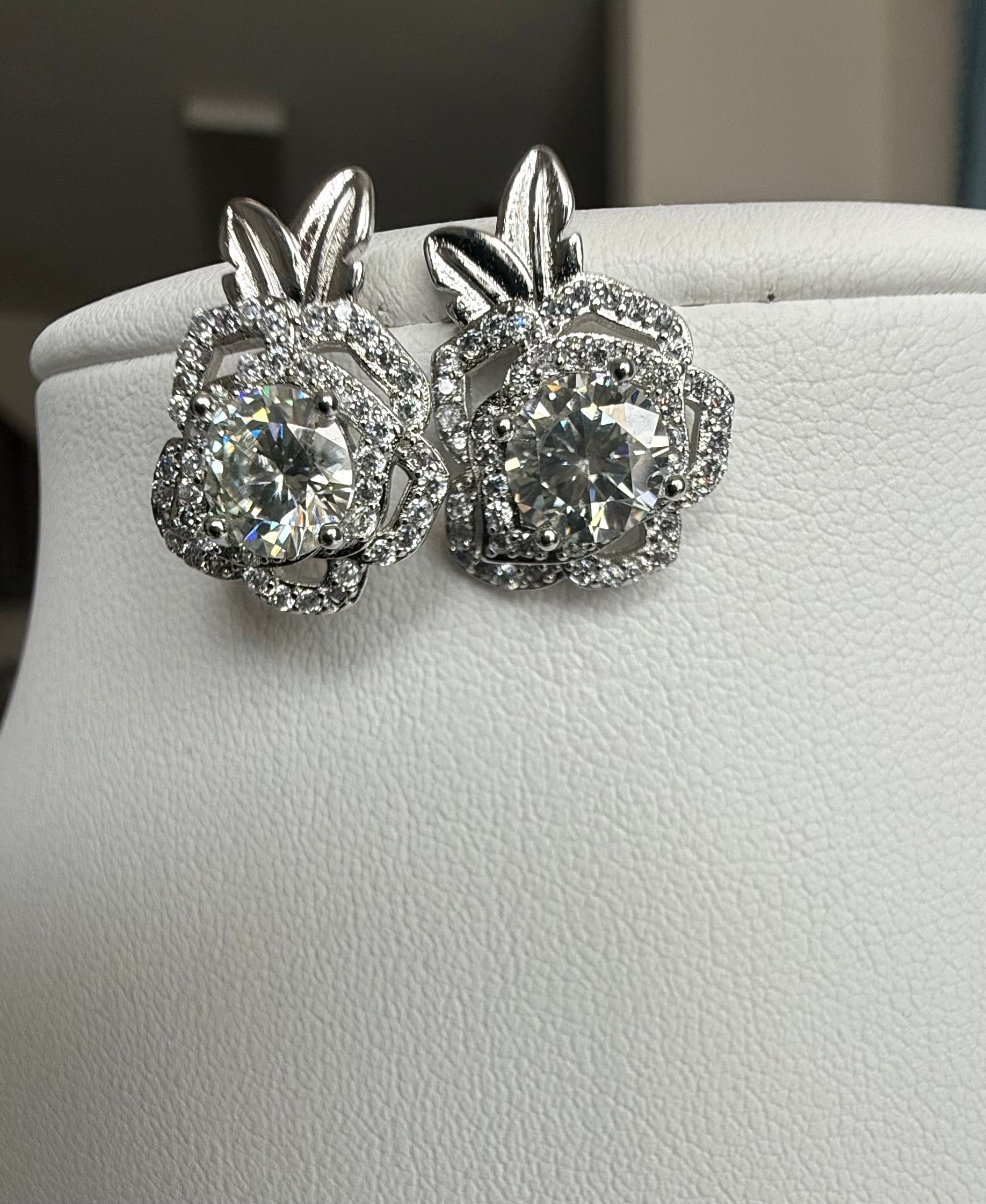 Moissanite Rose Flower Stud Earrings – Round Cut Floral Statement Earrings 7162