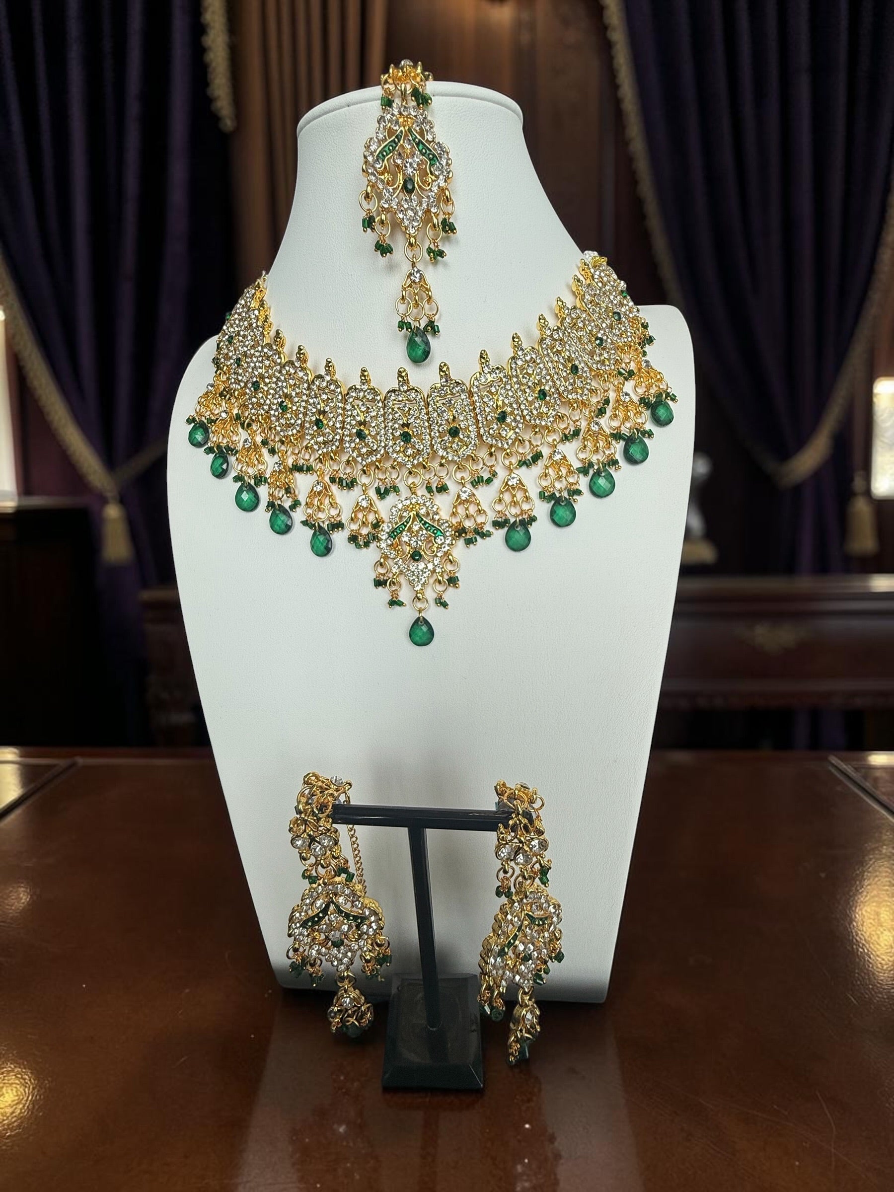 Emerald Green Kundan Bridal Jewelry Set – Gold Tone Indian Pakistani Afghan Wedding Necklace Set with Earrings & Maang Tikka | Jewelry Gift Box Included 7017