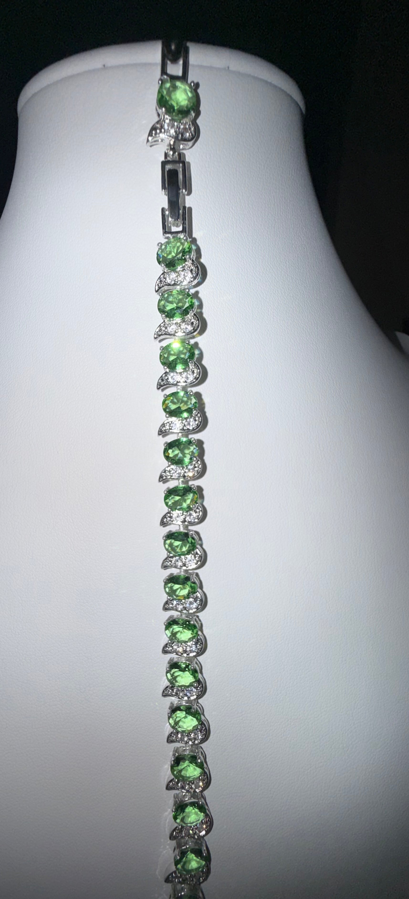 Green Oval Crystal Leaf Tennis Bracelet – Silver Tone Sparkling Statement Bracelet, Jewelry Gift Box Included 7076