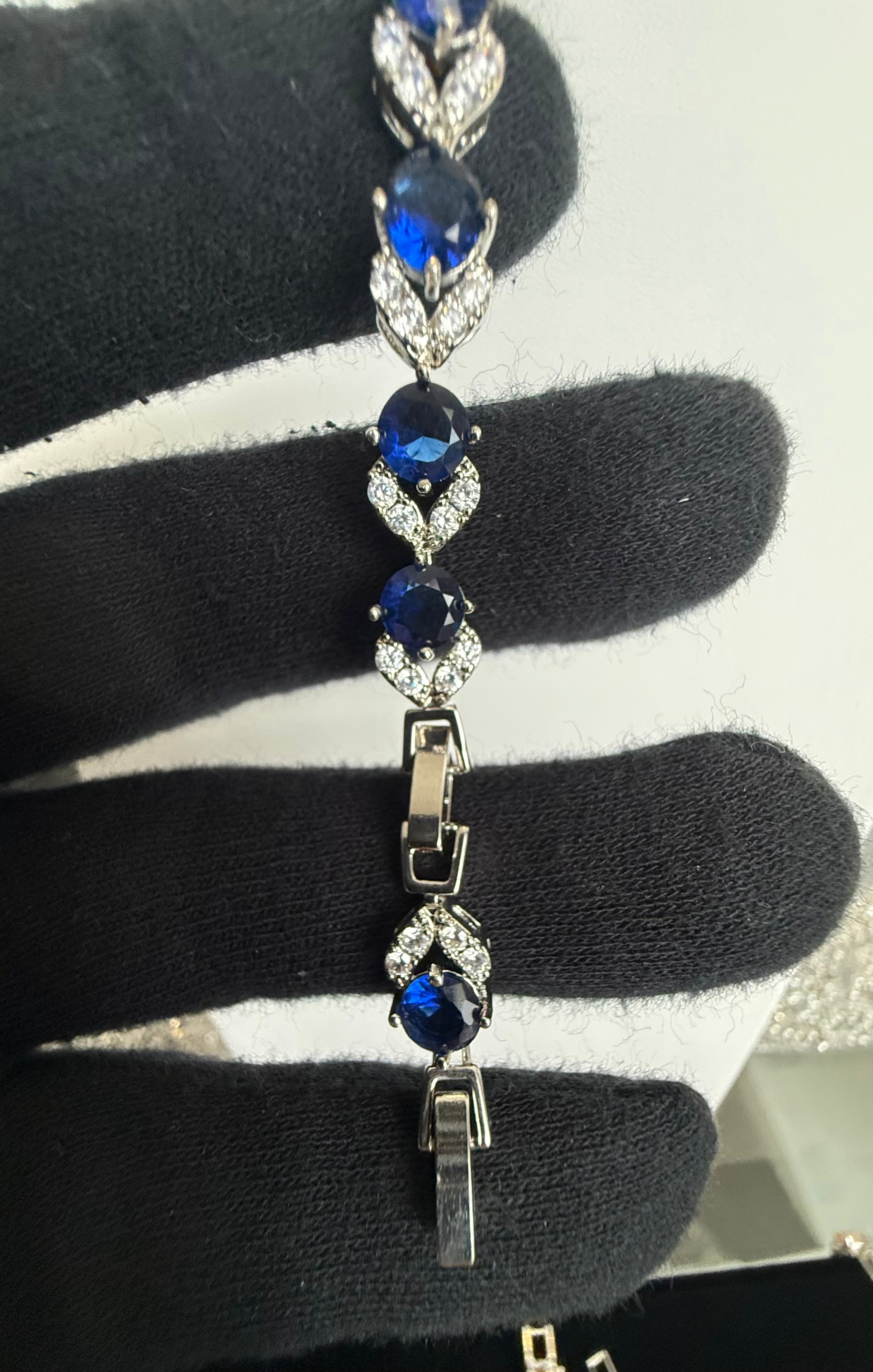 Royal Blue Crystal Leaf Link Bracelet – Silver Tone Elegant Statement Jewelry 7104