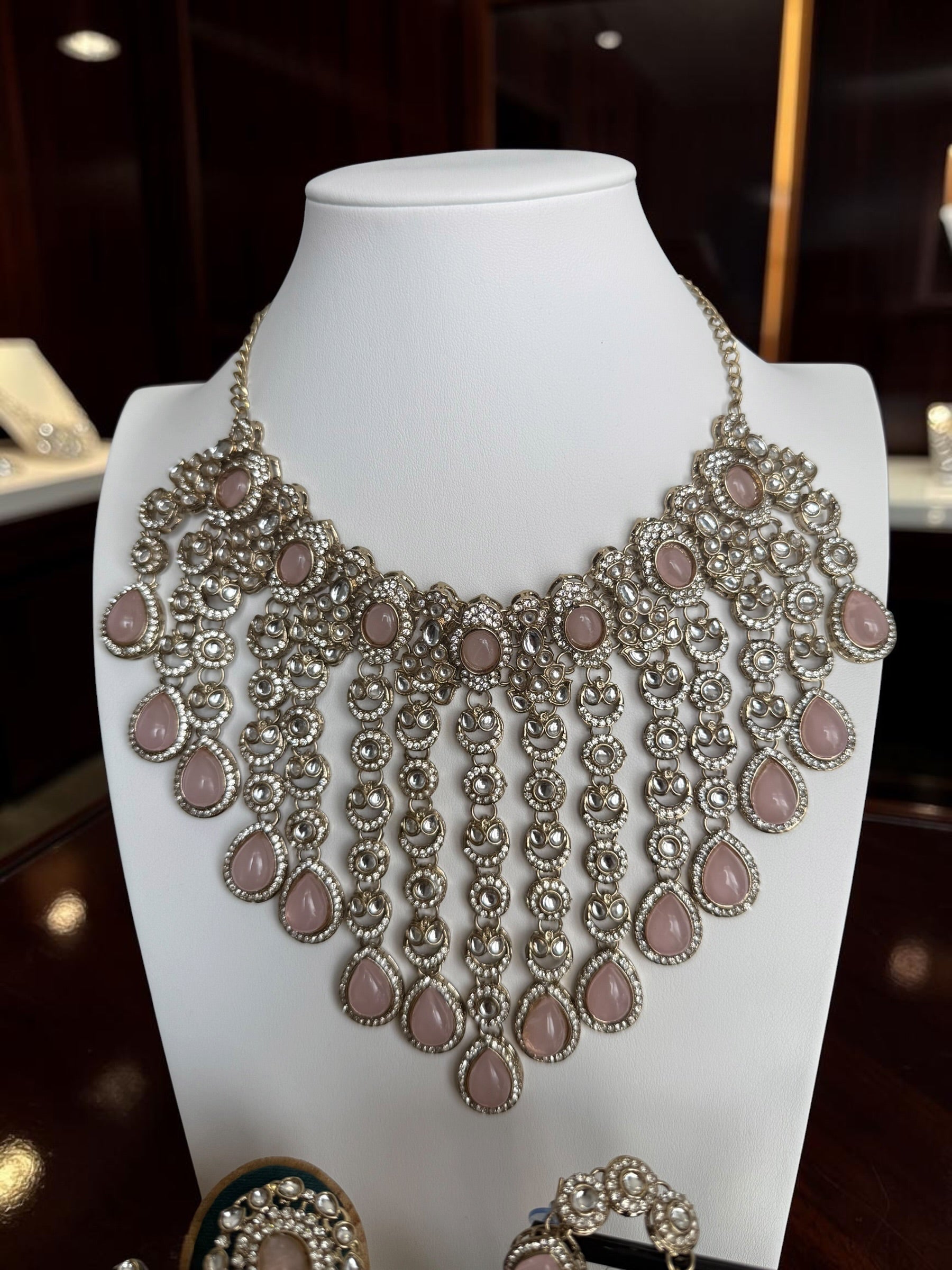 Luxury 6-Piece Blush Pink Indian Bridal Jewelry Set – Kundan Necklace, Earrings, Sheeshphool, Nath & 2 Adjustable Rings | Brass Alloy | 2 Gift Boxes 6063