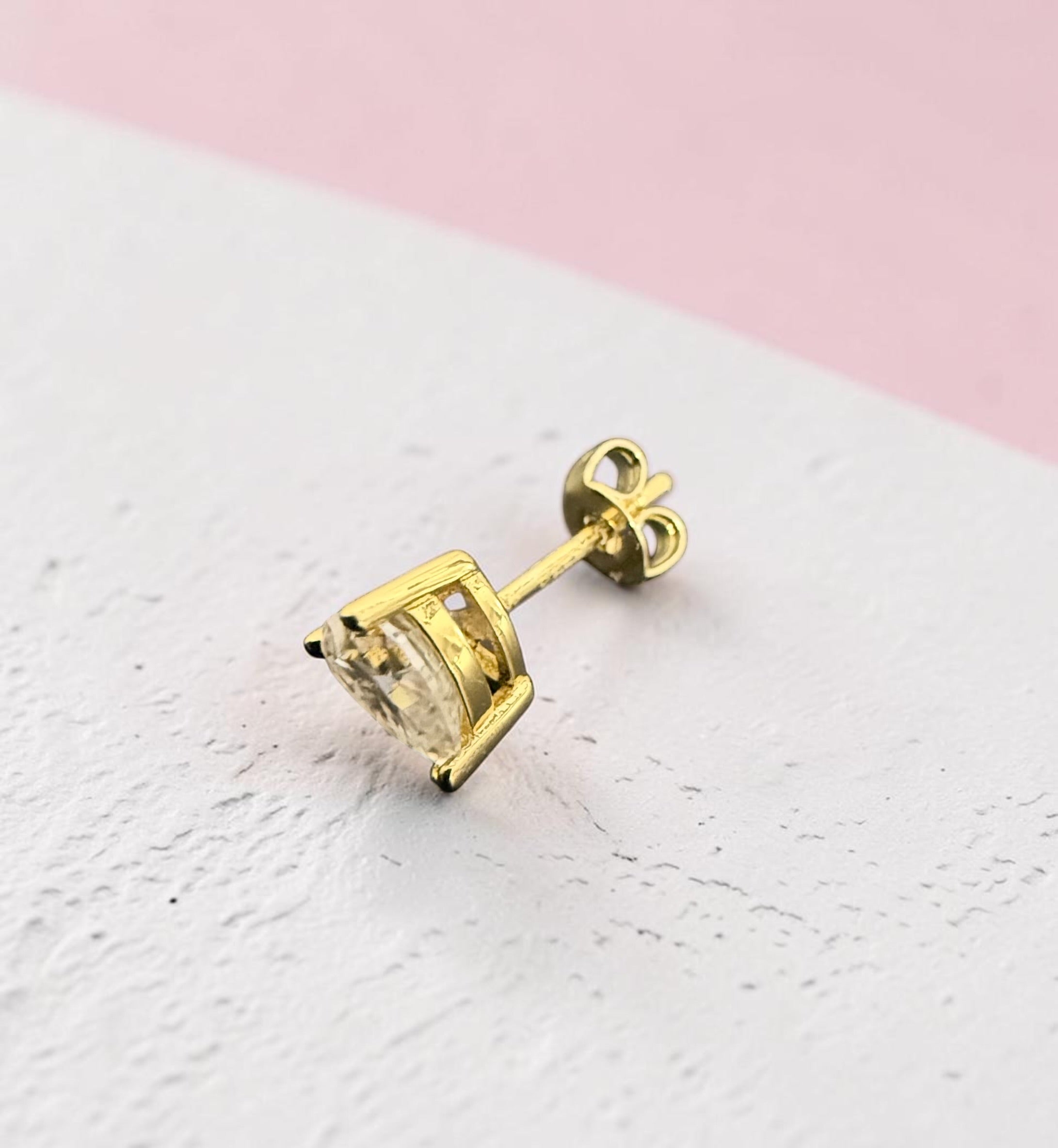 1 Carat Heart-Cut Moissanite Stud Earrings – S925 Posts – Gold or Silver