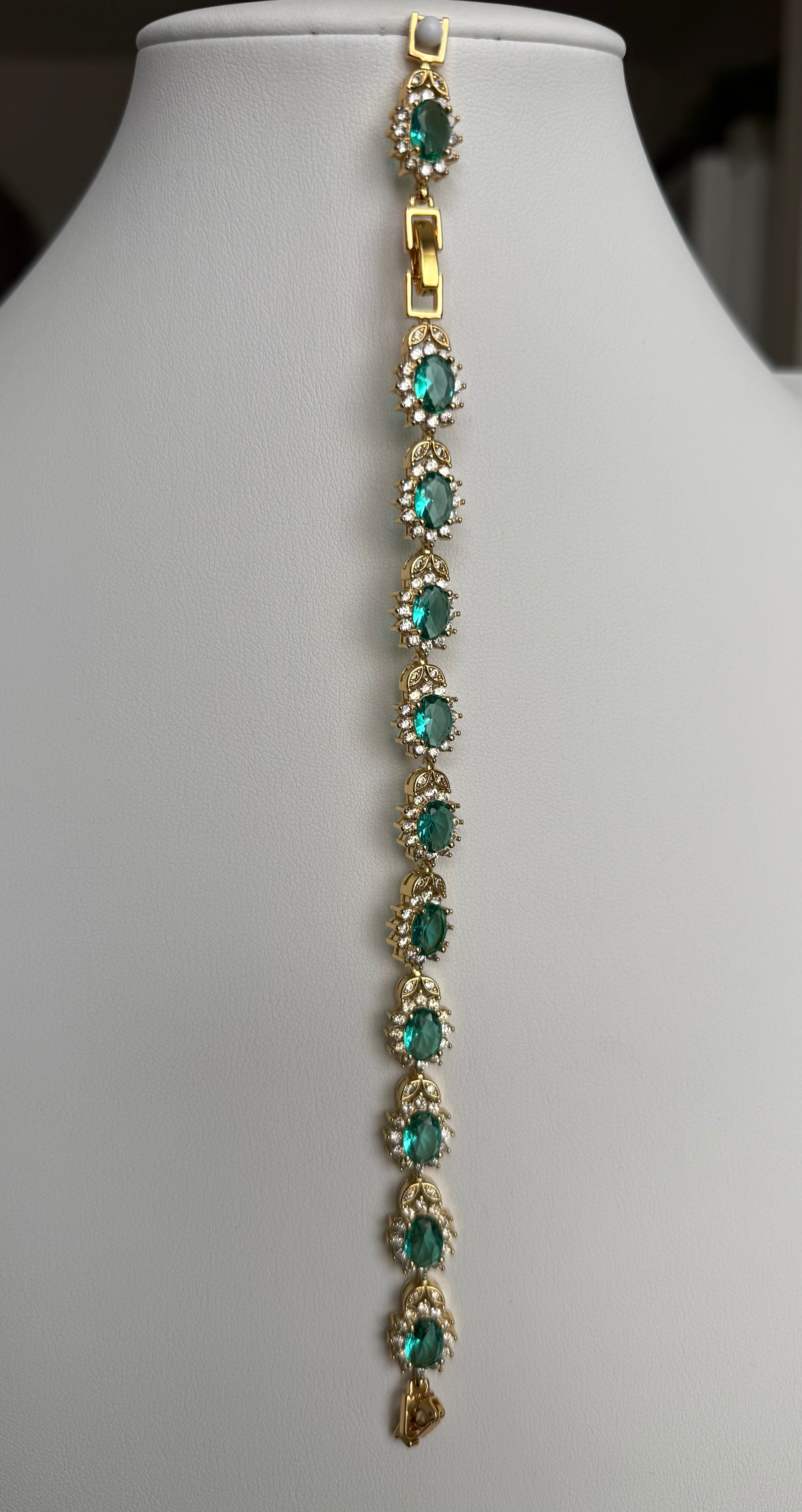 Emerald Green Oval Crystal Halo Link Bracelet – Gold Tone Statement Jewelry 7132
