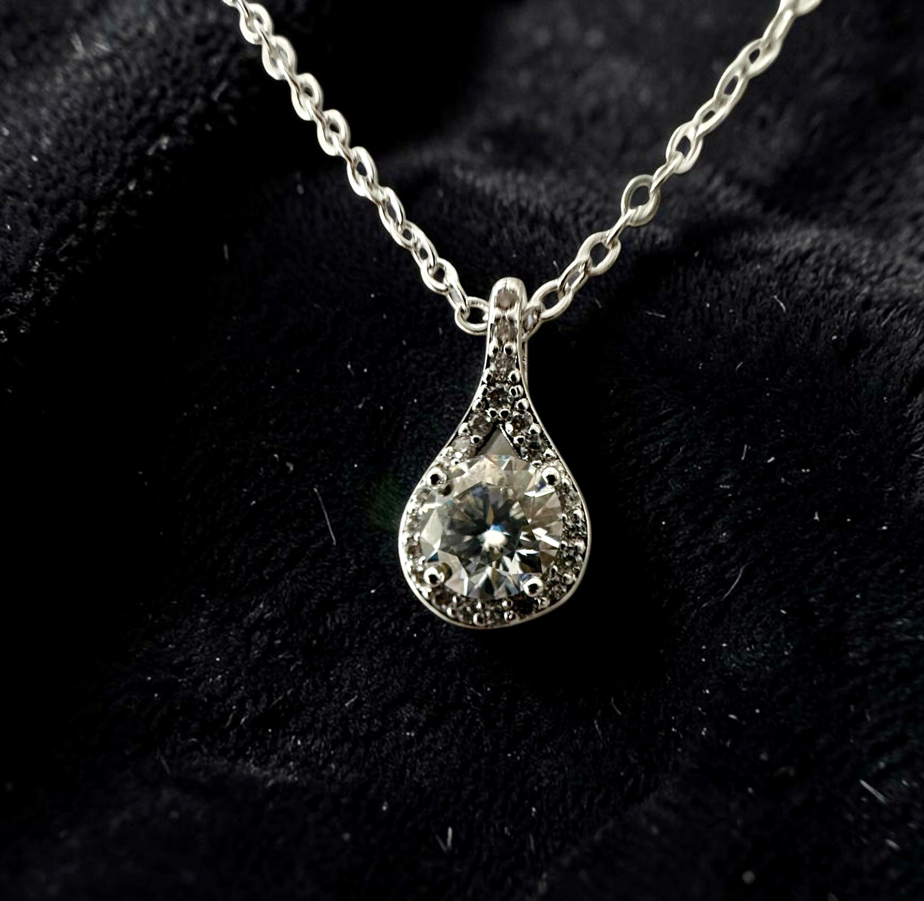 1 Carat Round Moissanite Teardrop Pendant Necklace – Silver Tone Halo Necklace with GRA Certificate & Jewelry Box 7064