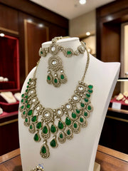 Emerald Green Kundan Half Bridal Jewelry Set – 6-Piece Necklace, Earrings, Sheeshphool, Nath & Adjustable Rings 6059