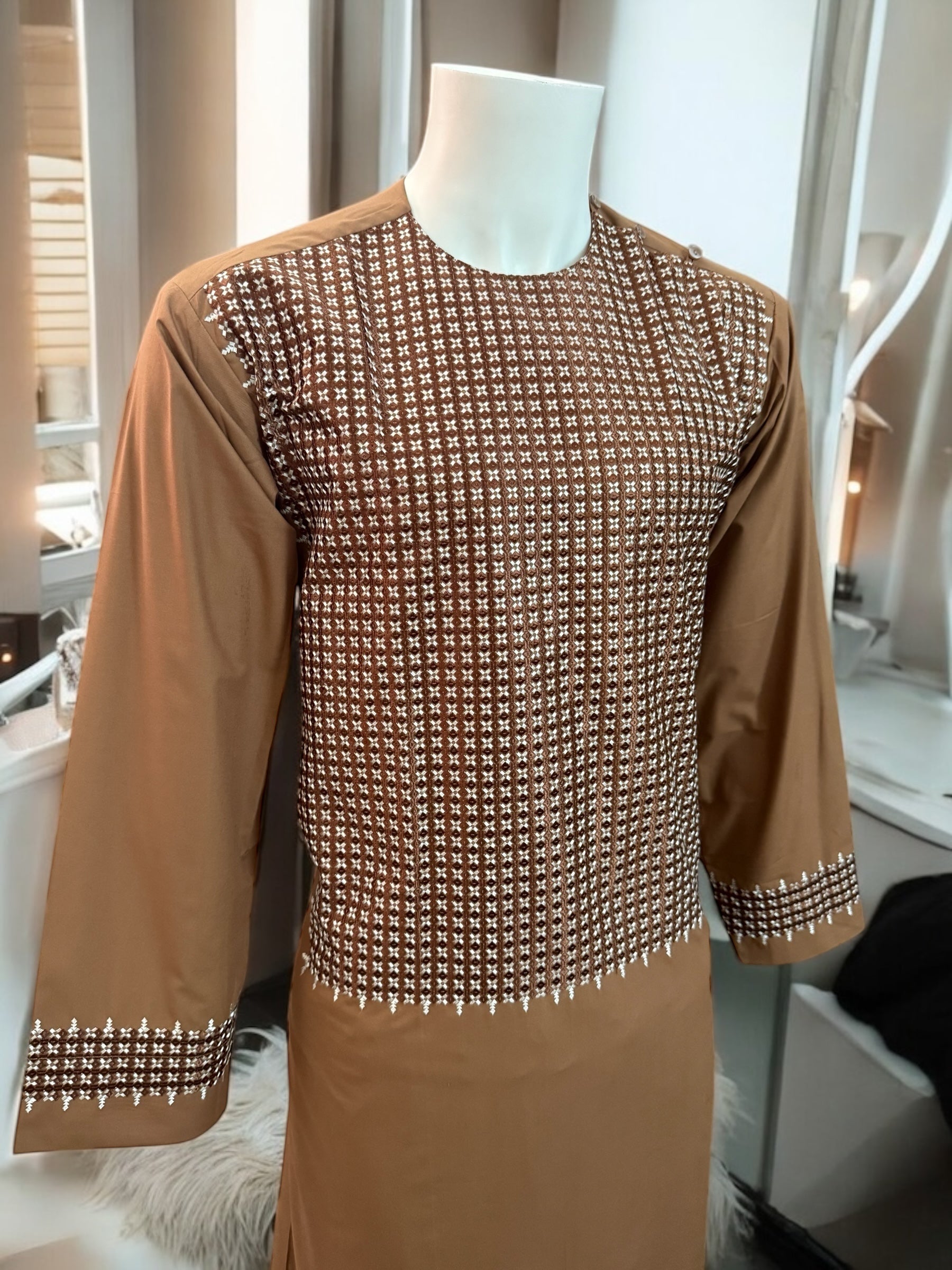 Afghan Traditional Men’s Kameez Shalwar with Machine Khamakdozi – Brown (Small)