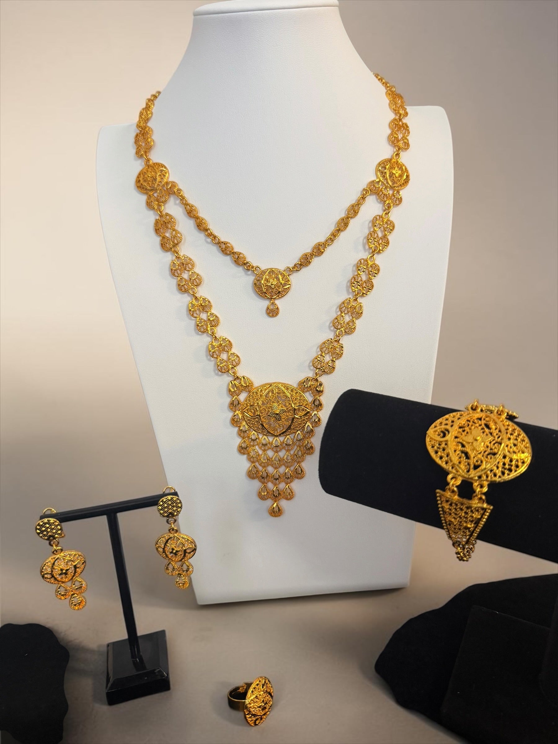 4-Piece Gold-Plated Traditional Filigree Jewelry Set – Layered Necklace, Earrings, Bracelet & Ring 077