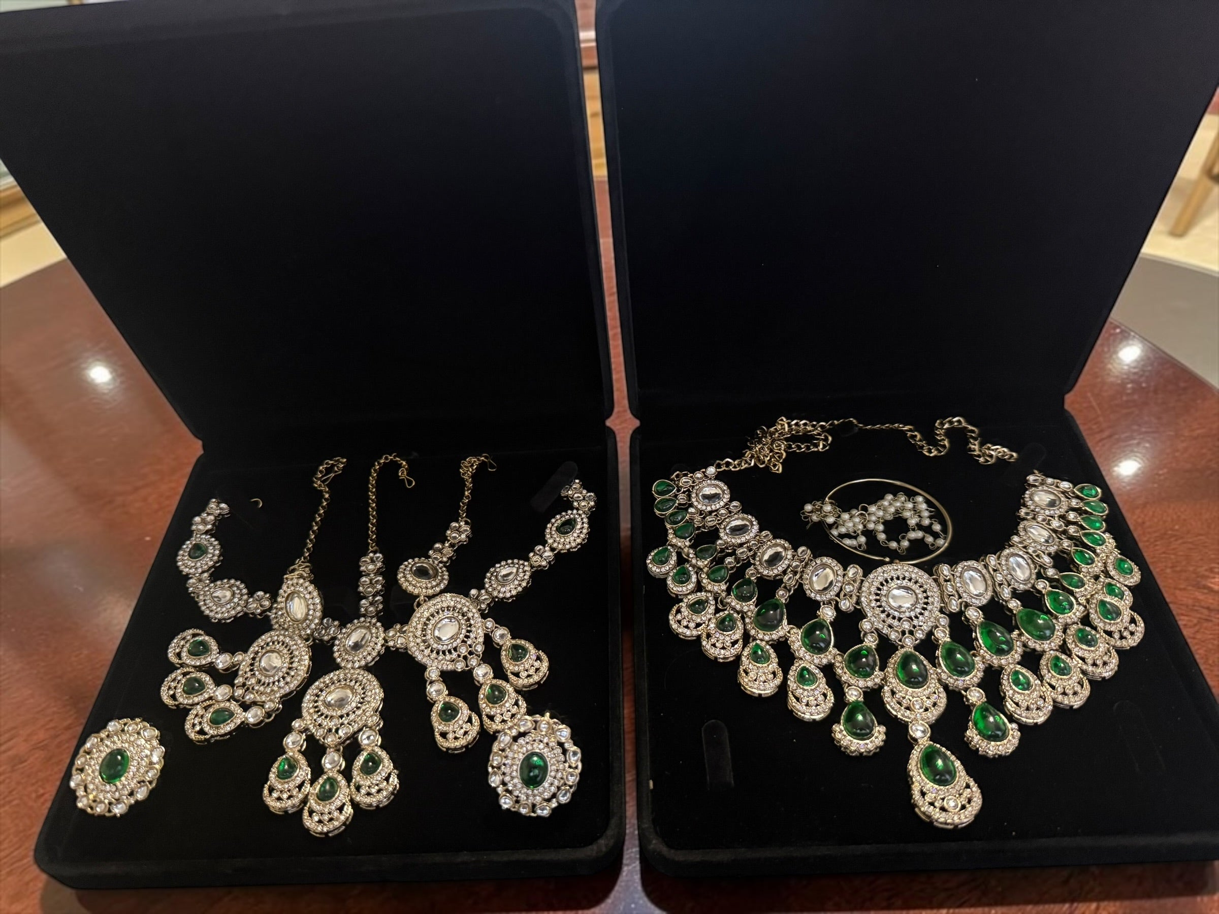 Emerald Green Kundan Half Bridal Jewelry Set – 6-Piece Necklace, Earrings, Sheeshphool, Nath & Adjustable Rings 6059