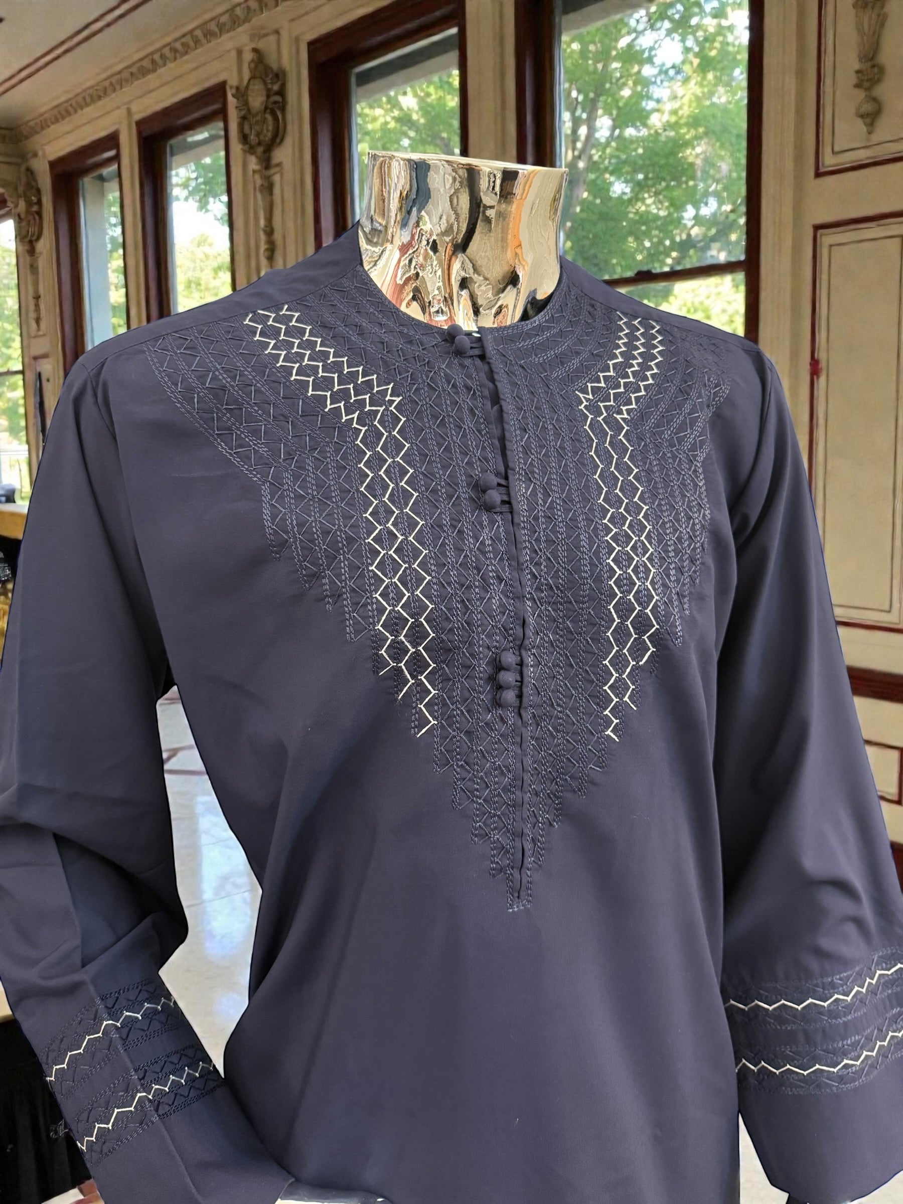 Large Handmade Parahan Tumban | White & Navy Embroidery Minor Imperfection – Special Discount