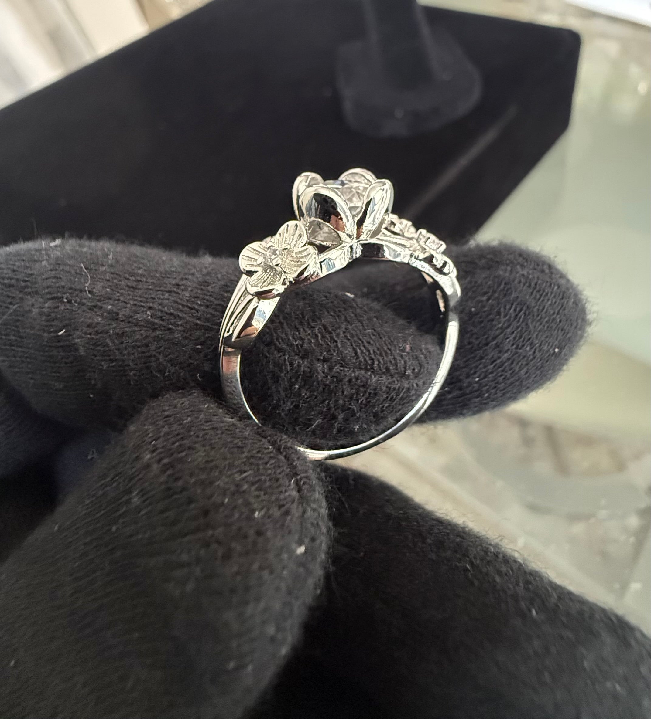 Round Cut Moissanite Floral Ring Silver Tone Nature-Inspired Statement Ring Size 9.   6019