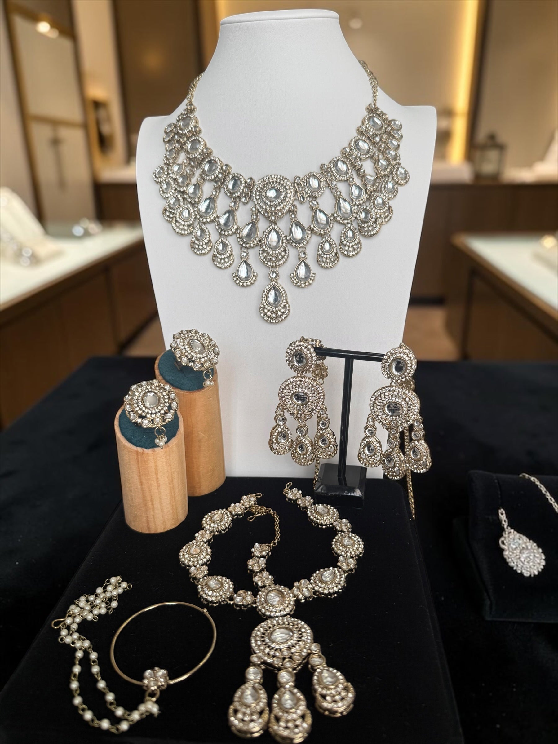 Clear White Kundan Half Bridal Jewelry Set – 6-Piece Necklace, Earrings, Sheeshphool, Nath & Adjustable Rings 6062